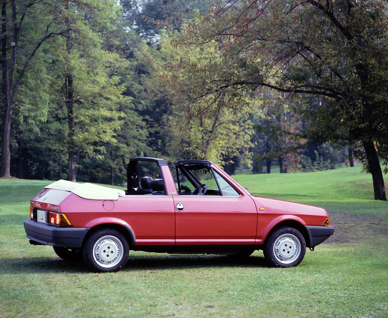 Fiat_Ritmo_1_generation_restyling__Cabrio__2.jpg