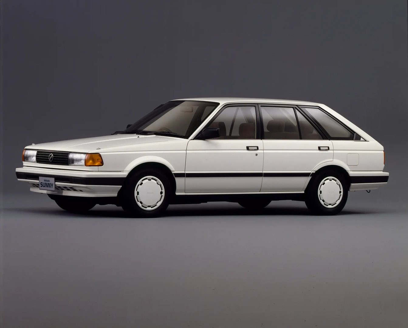 Nissan_Sunny_6_generation__Estate_5-door__4.jpg