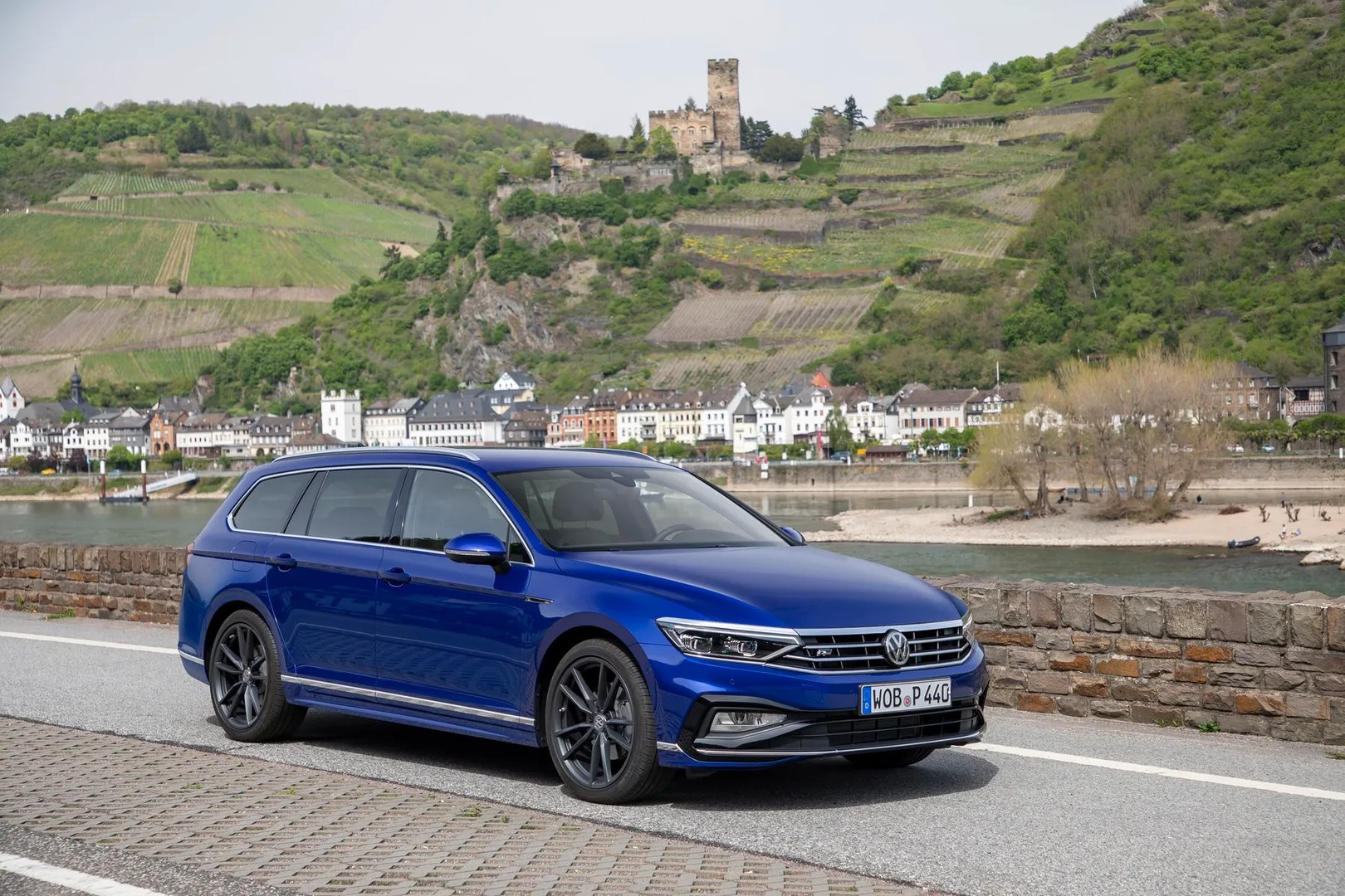 Volkswagen_Passat_8_generation_restyling__Estate_5-door__5.jpg