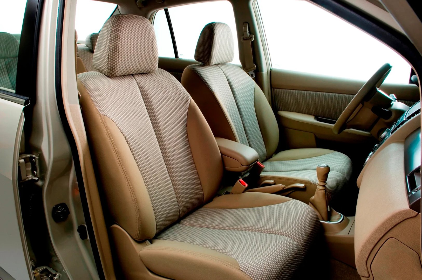 Nissan_Tiida_1_generation__Sedan__9.jpg