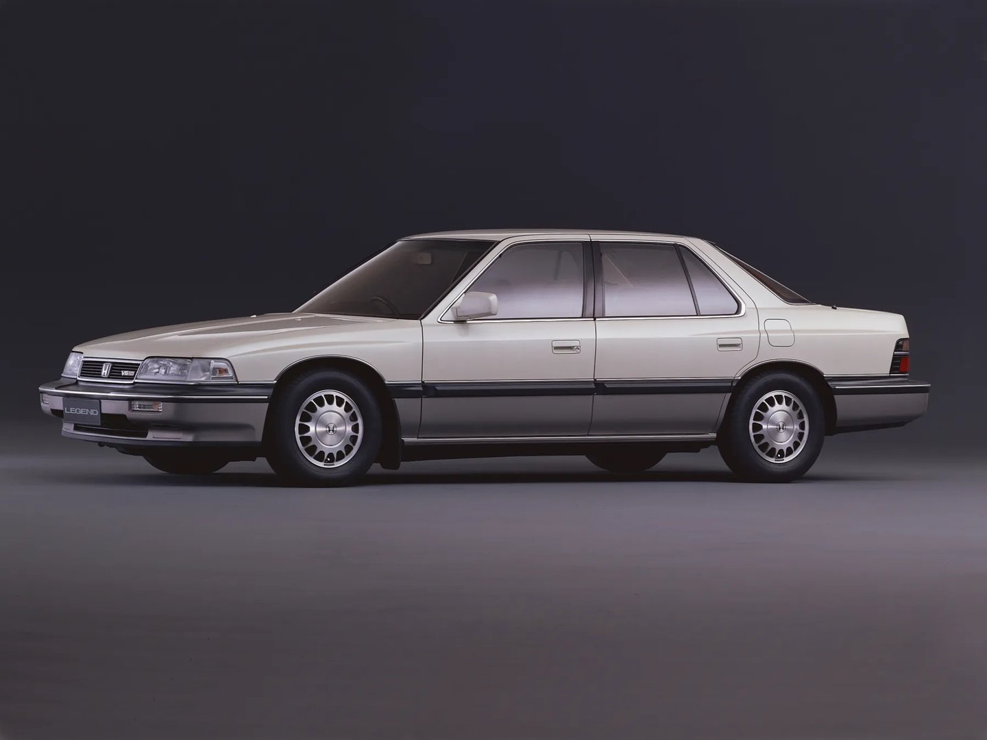 Honda_Legend_1_generation__Sedan__9.jpg
