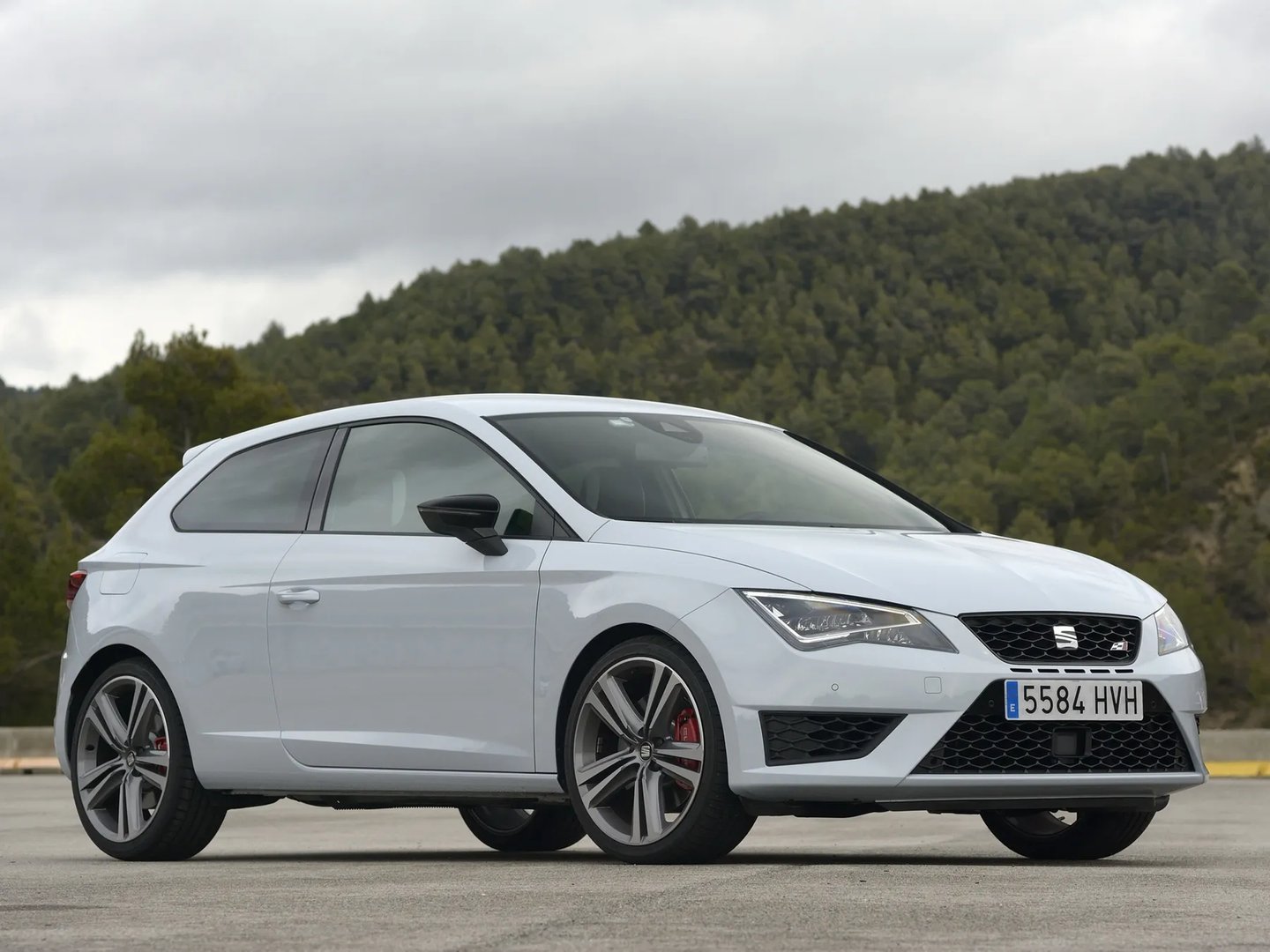 SEAT_Leon_Cupra_3_generation__Hatchback_3-door__11.jpg