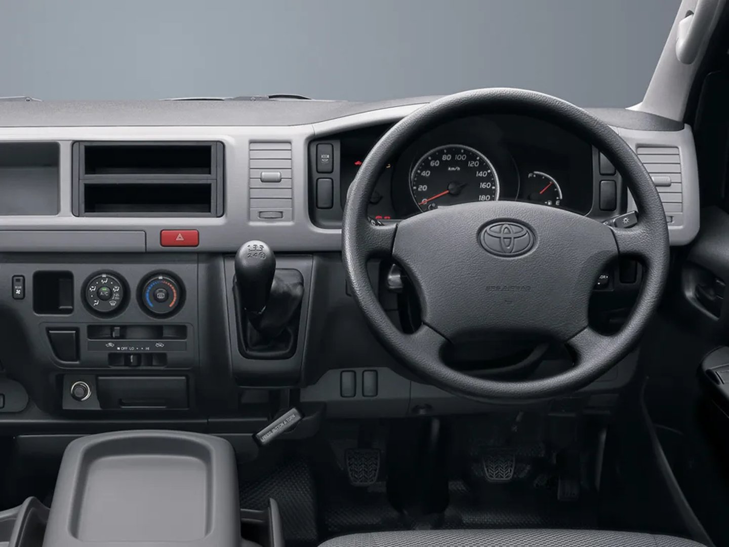 Toyota_HiAce_3_generation__Minivan__4.jpg