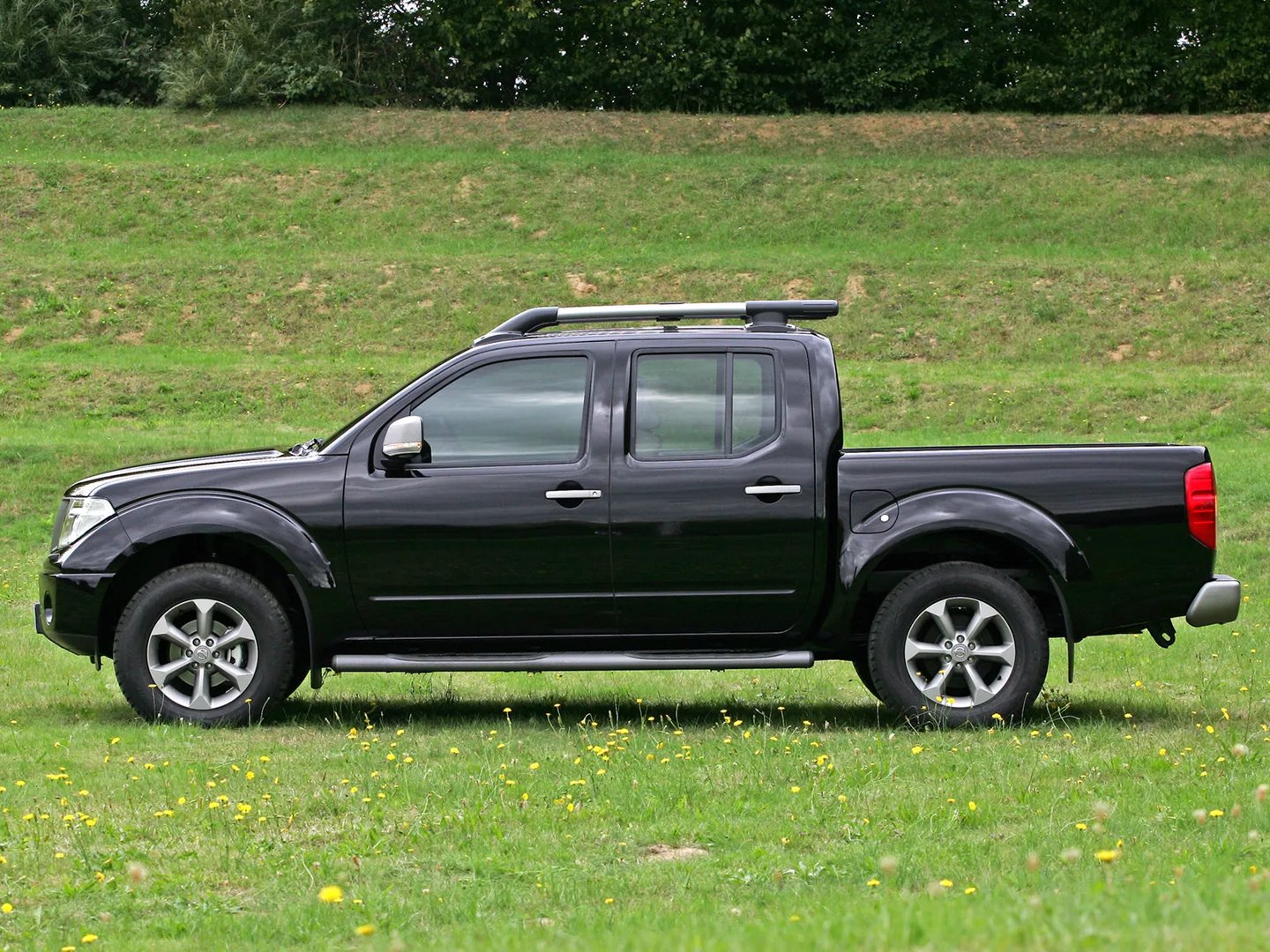 Nissan_Navara_3_generation__Pickup_double-cab__4.jpg
