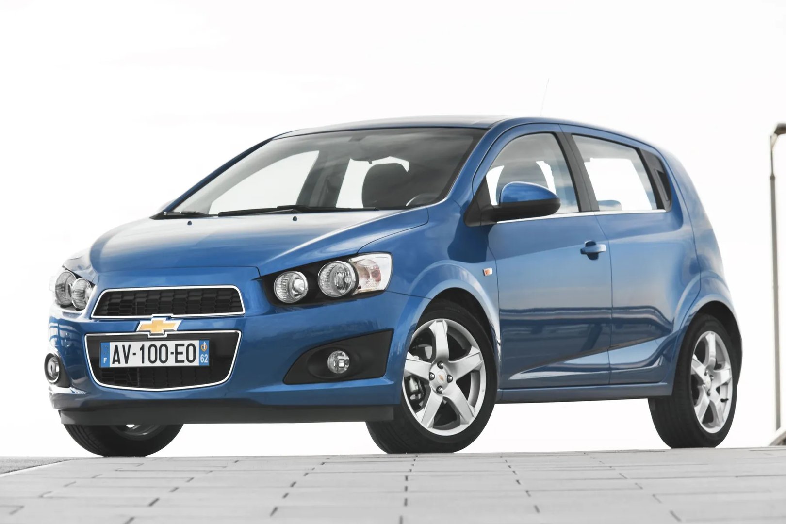 Chevrolet_Aveo_2_generation__Hatchback_5-door__3.jpg
