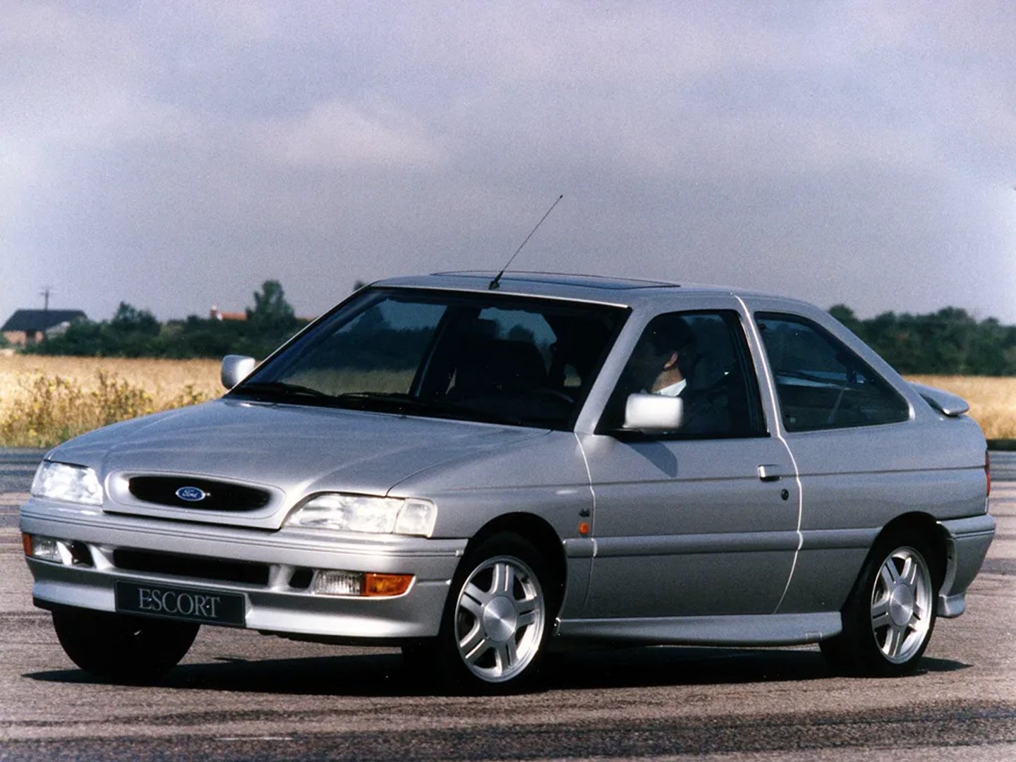 Ford_Escort_5_generation_restyling_1__Hatchback_3-door__4.jpg