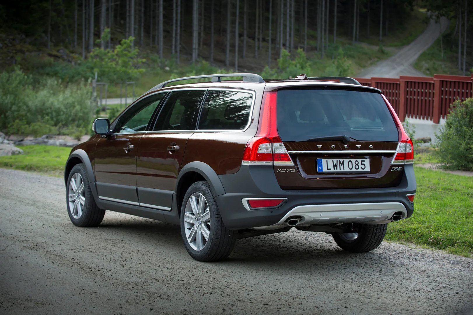 Volvo_XC70_2_generation_restyling__Estate_5-door__8.jpg