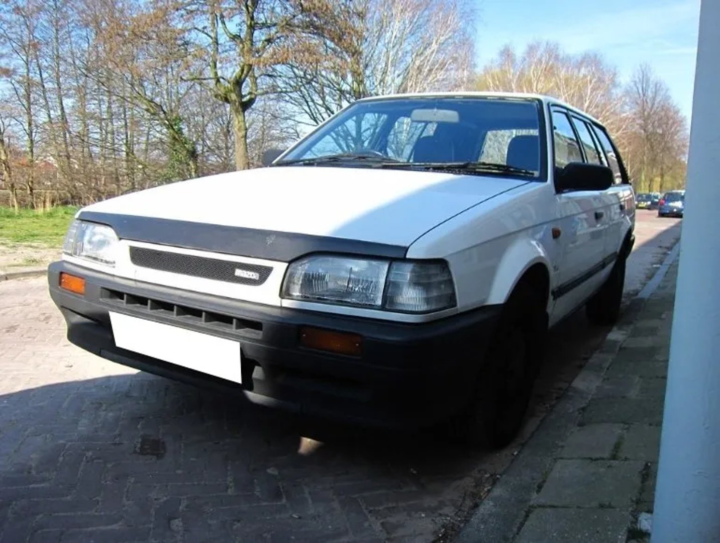 Mazda_Familia_6_generation__Estate_5-door__2.jpg