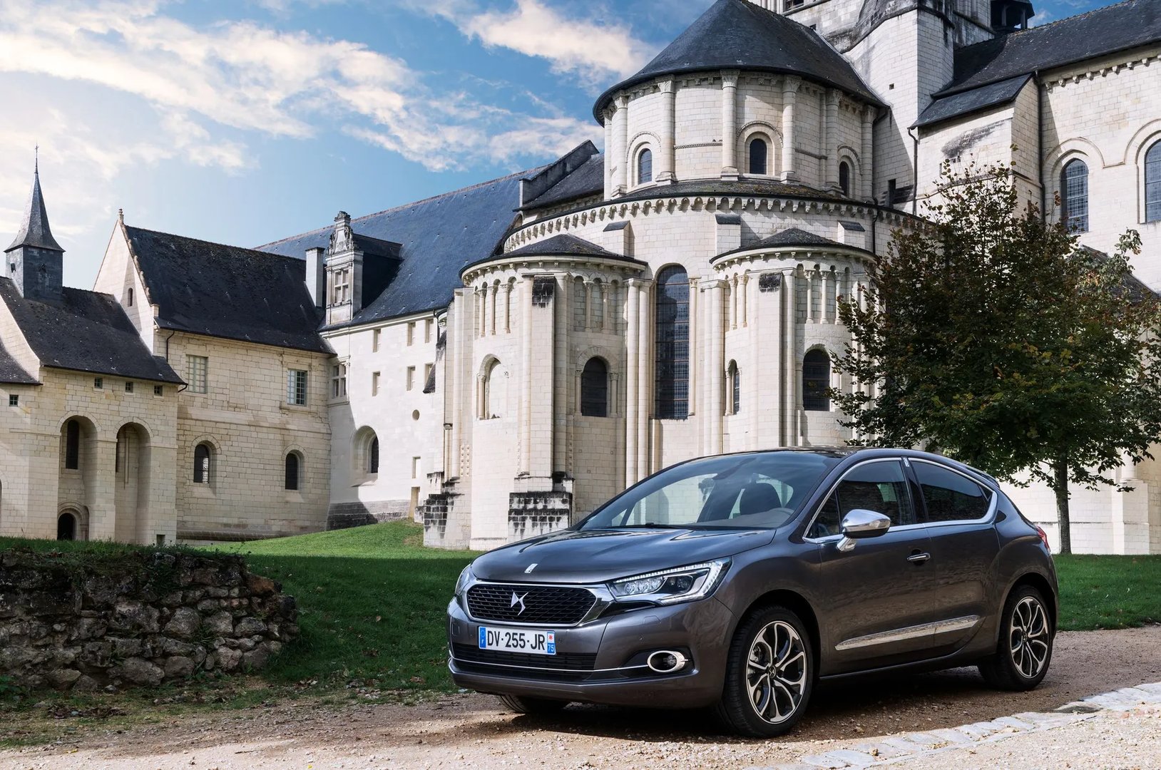 DS_4_1_generation_restyling__Hatchback_5-door__6.jpg