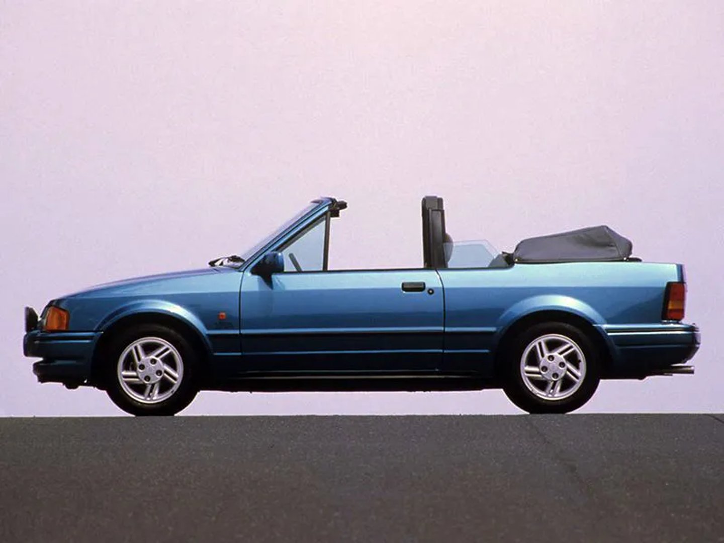 Ford_Escort_4_generation__Cabrio__1.jpg