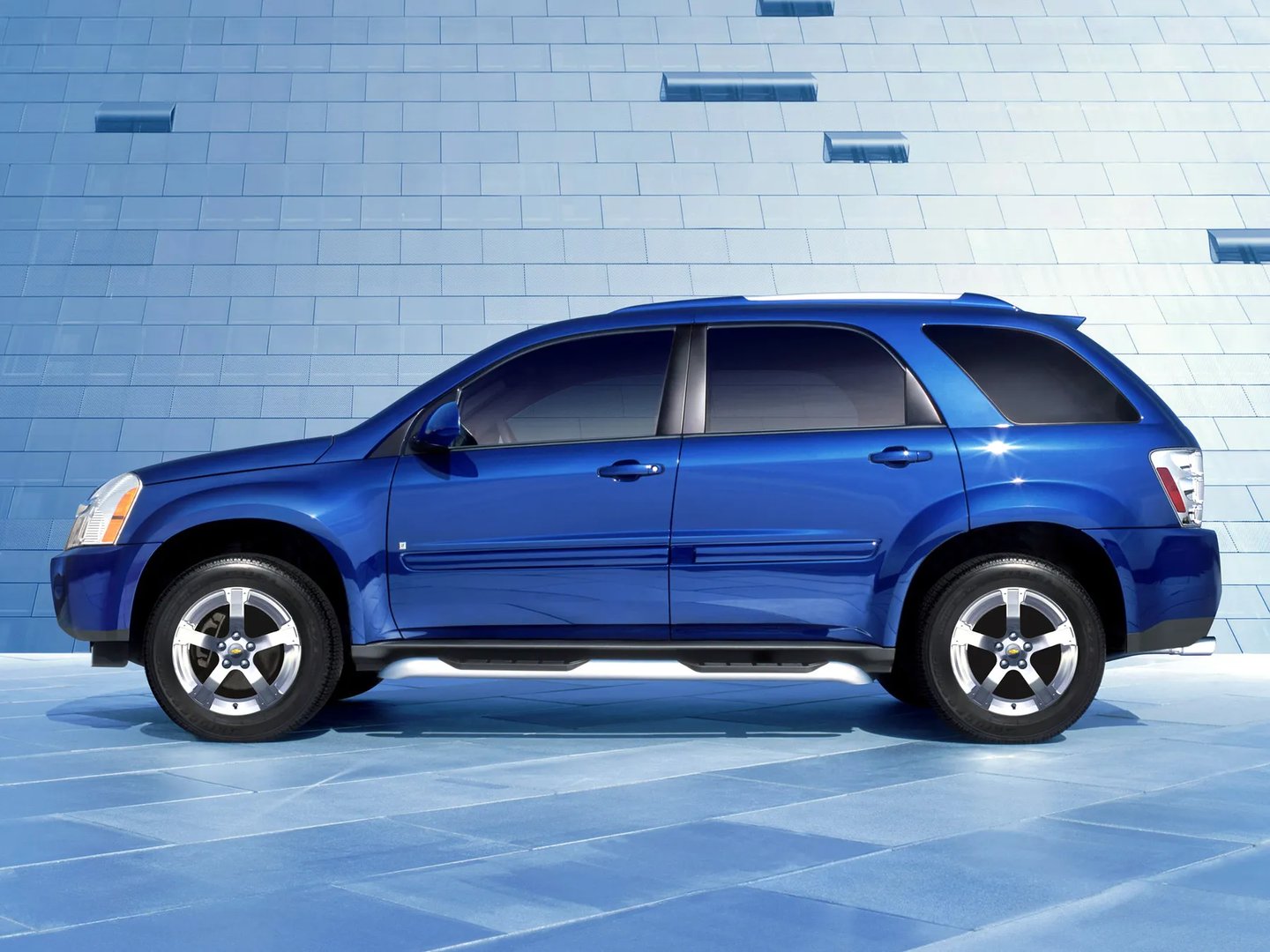 Chevrolet_Equinox_1_generation__SUV_5-doors__4.jpg