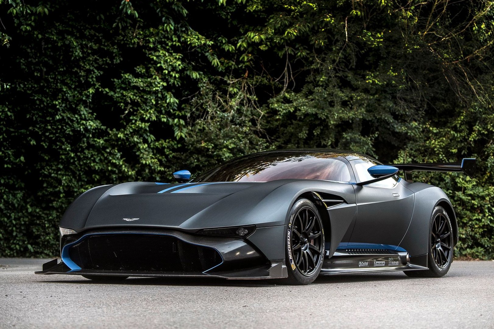aston-martin_Vulcan_1_generation__Coupe__16.jpg