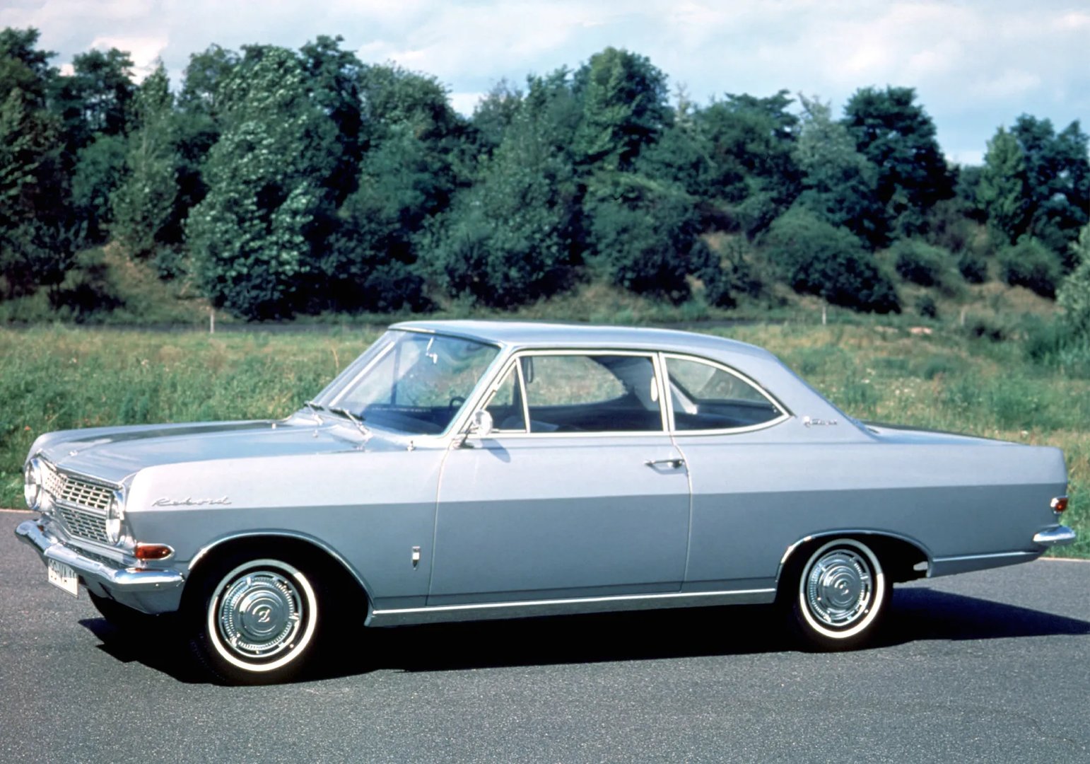 Opel_Rekord_1_generation__Coupe__1.jpg