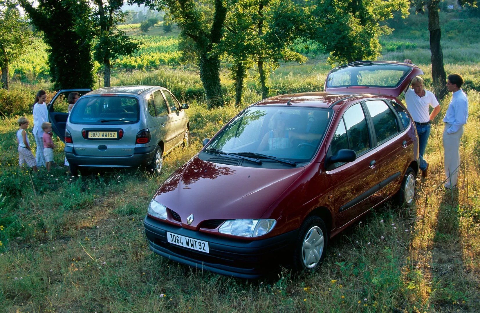 Renault_Scenic_1_generation__Compact_Van__5.jpg