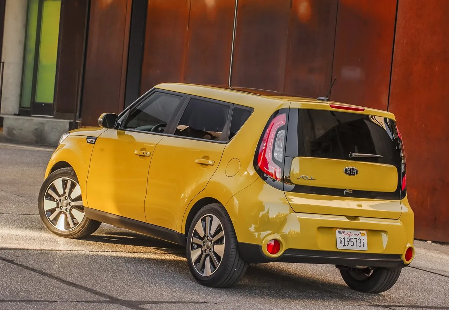 Kia_Soul_2_generation__Hatchback_5-door__3.jpg