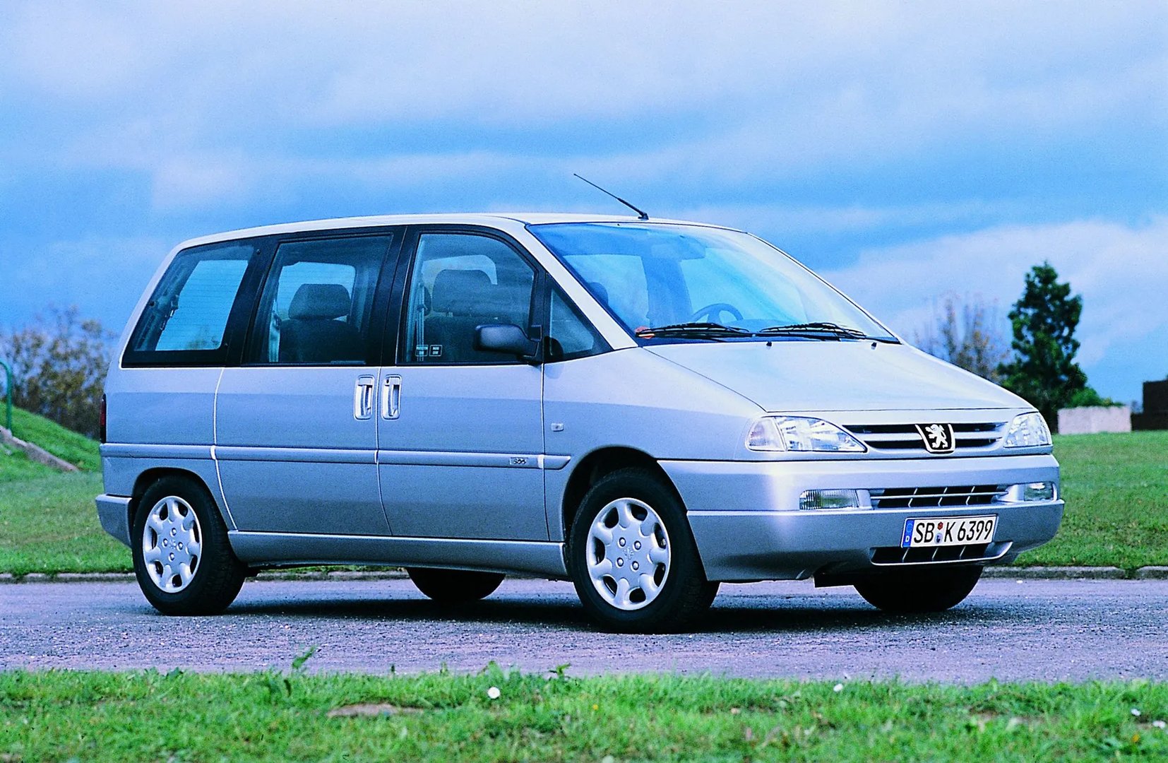 Peugeot_806_1_generation_restyling__Minivan__2.jpg