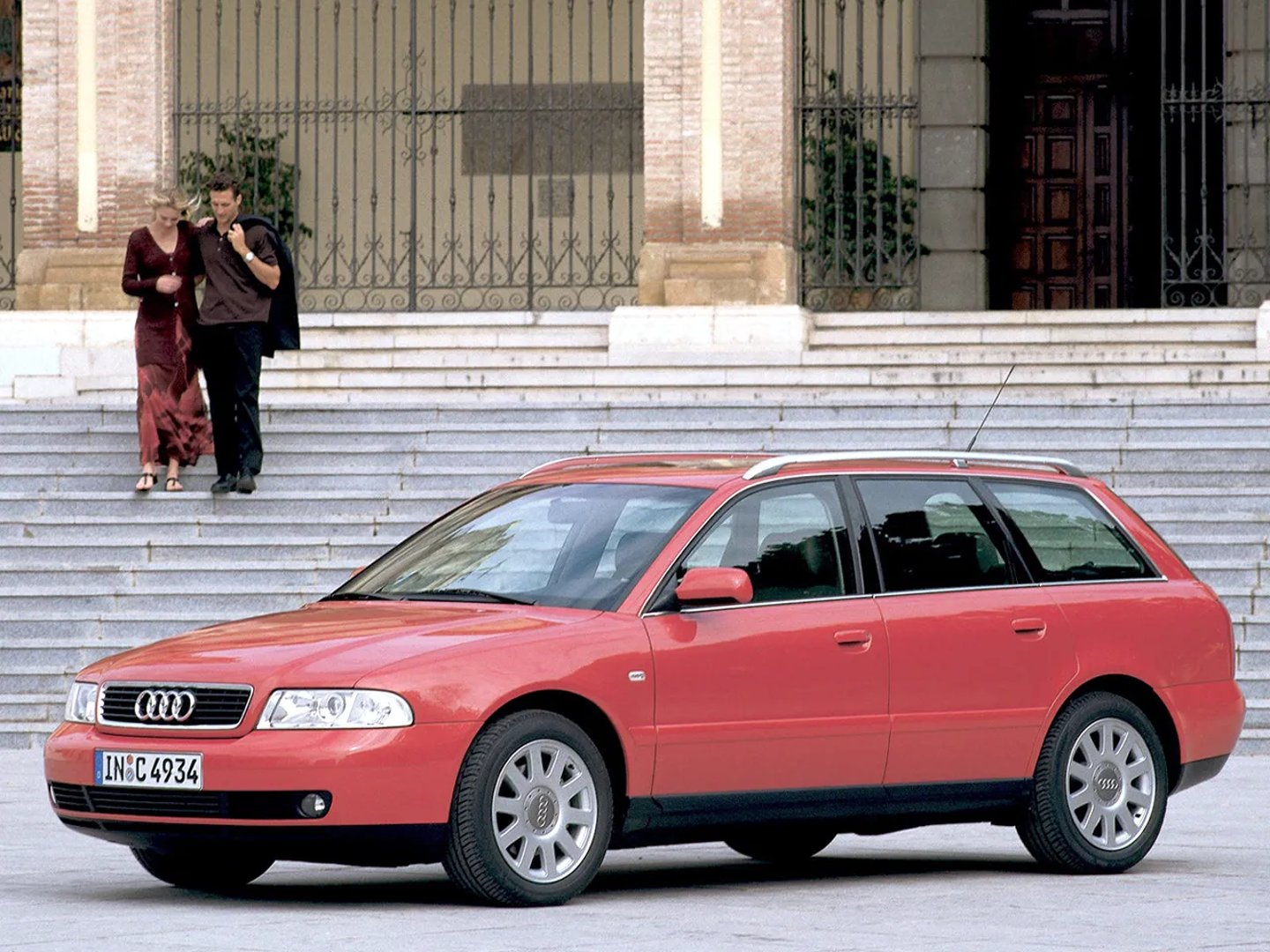 Audi_A4_1_generation_restyling__Estate_5-door__7.jpg