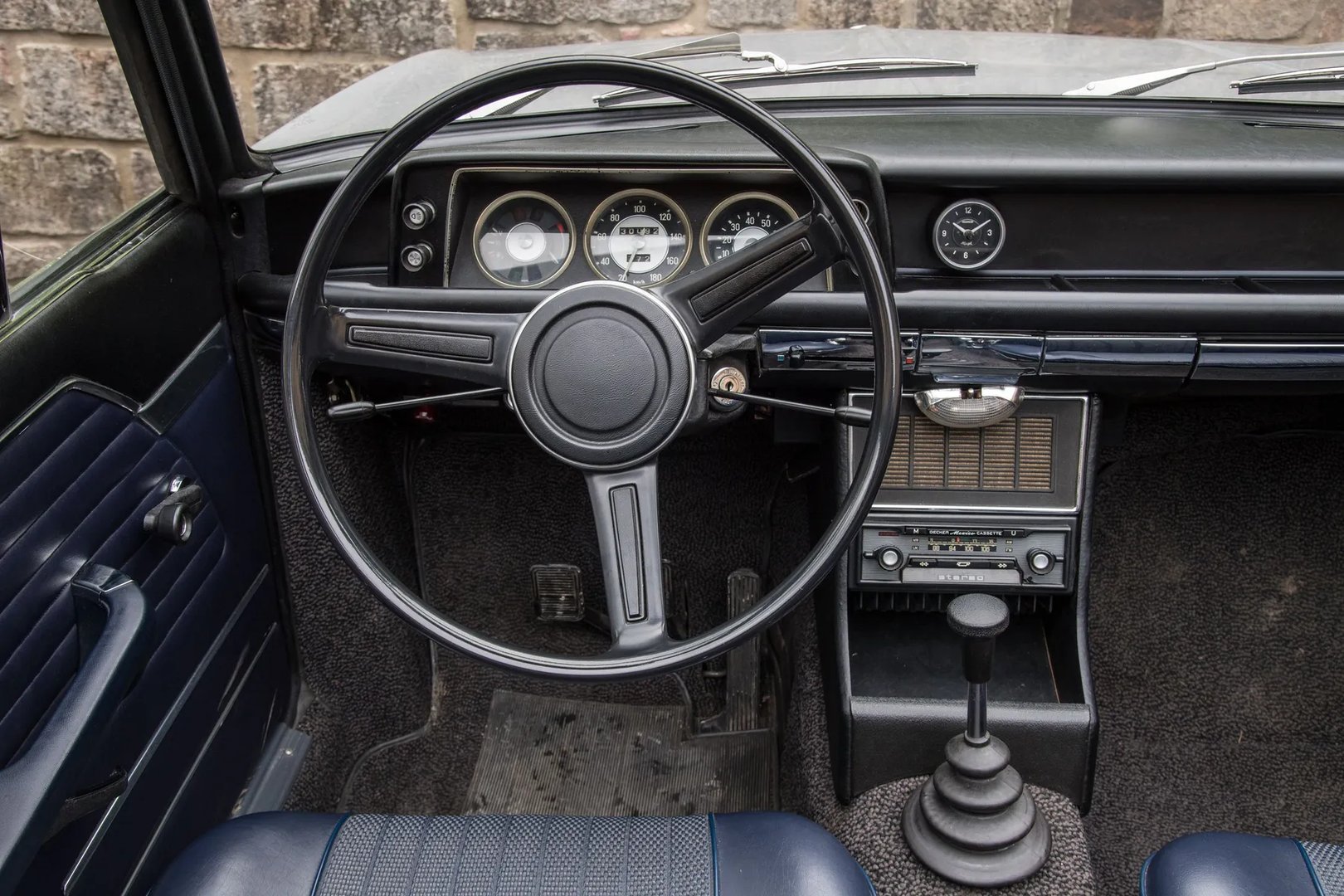 BMW_02_(E10)_1_generation__Cabrio__13.jpg