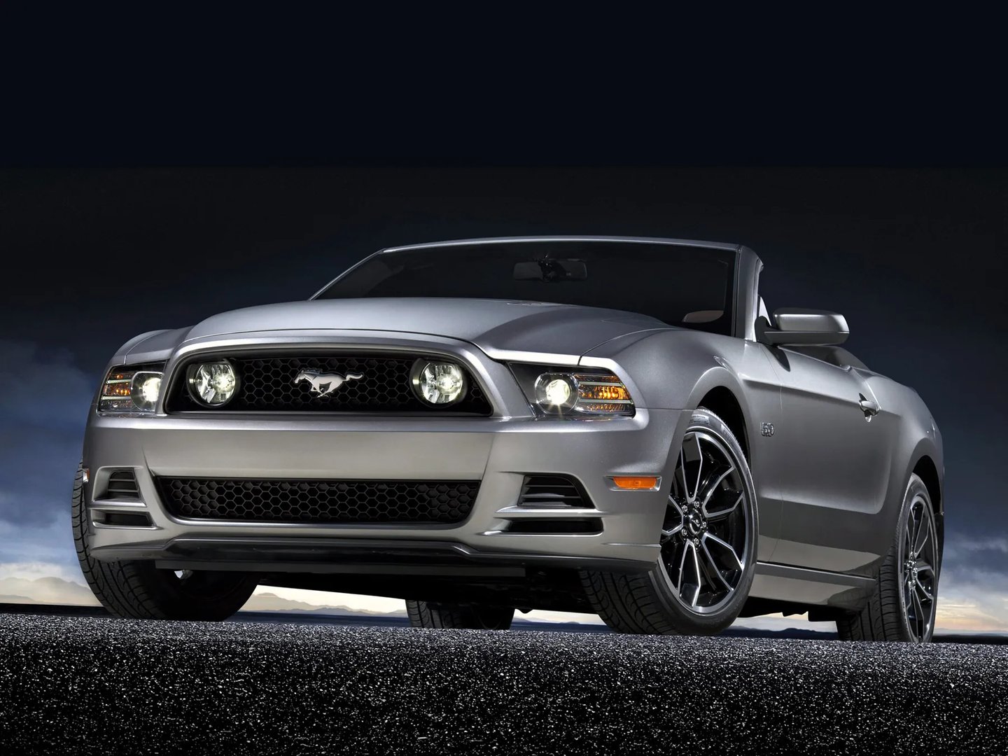 Ford_Mustang_5_generation_restyling__Cabrio__2.jpg