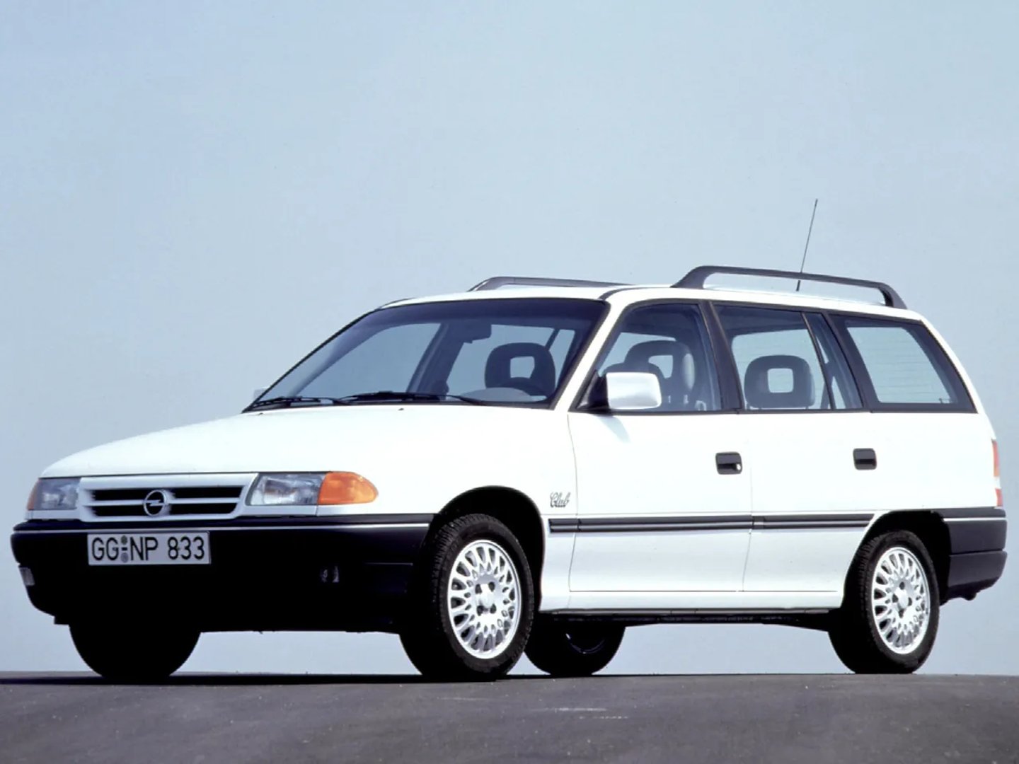 Opel_Astra_1_generation__Estate_5-door__1.jpg