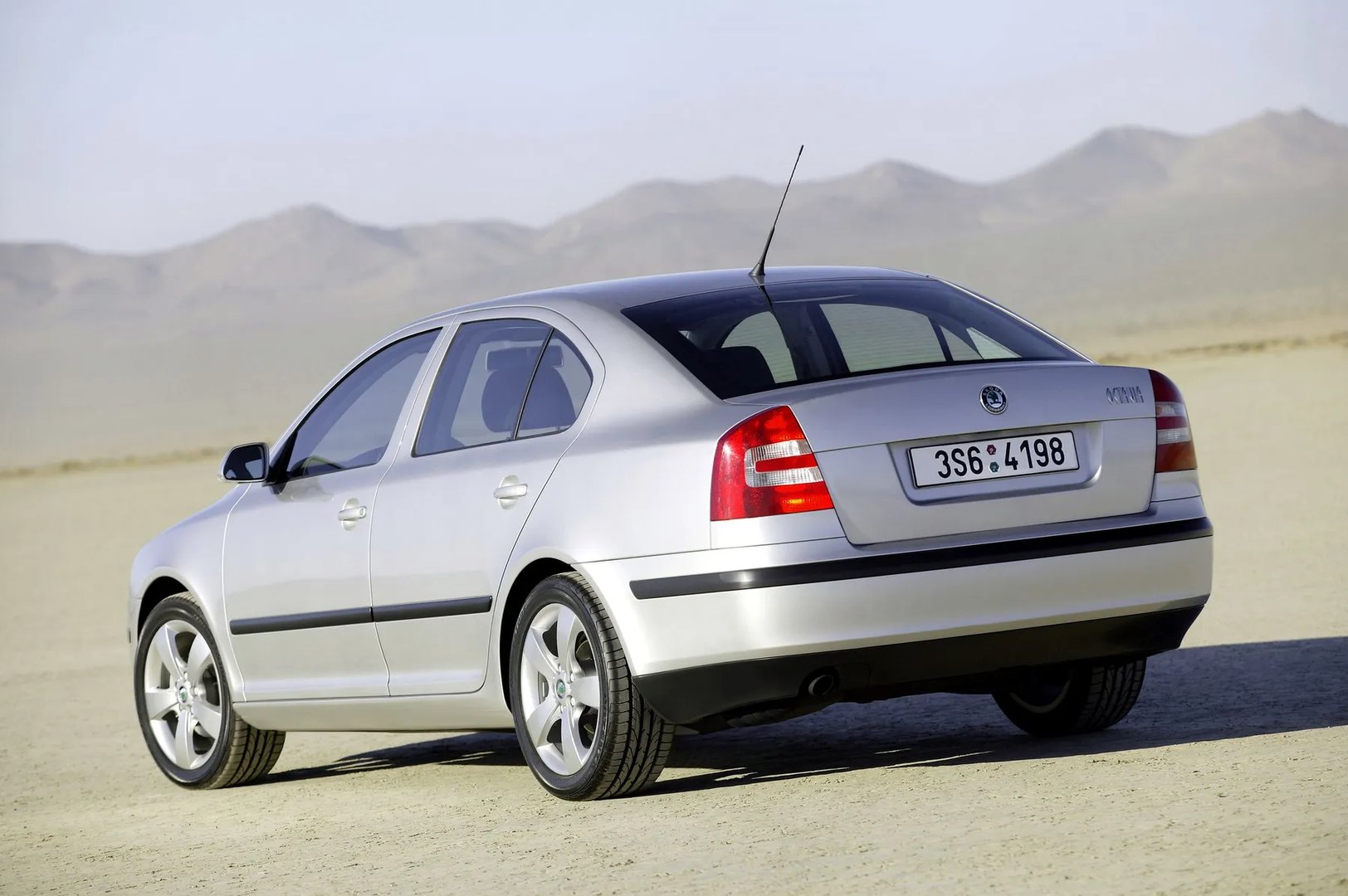 Skoda_Octavia_2_generation__Liftback__1.jpg