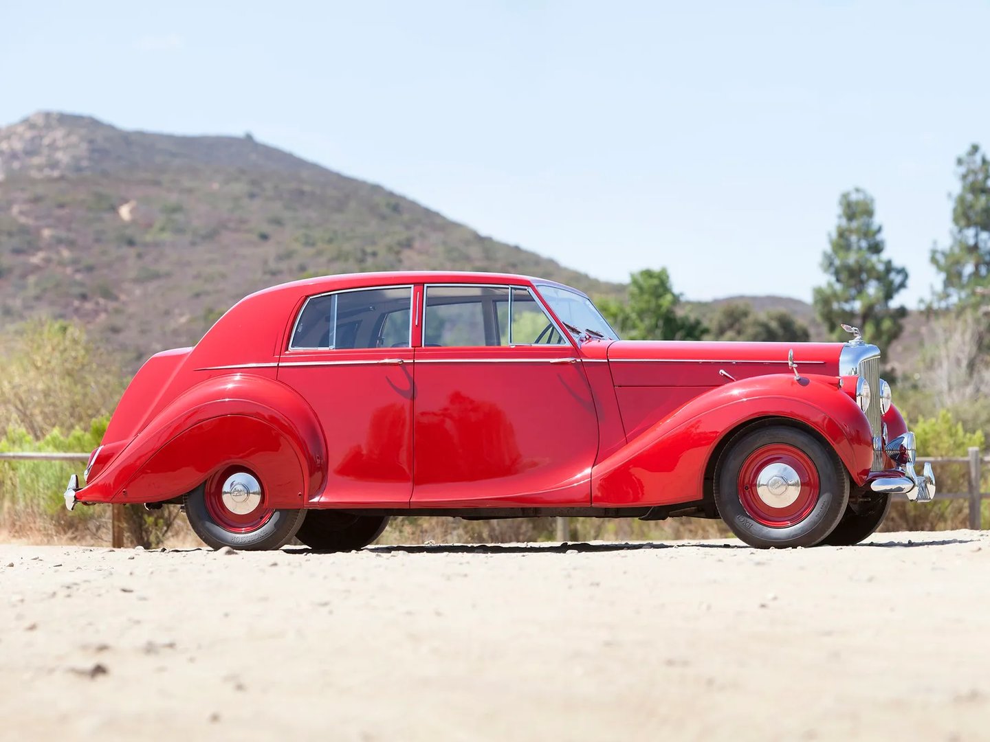 Bentley_Mark_VI_1_generation__Sedan__3.jpg
