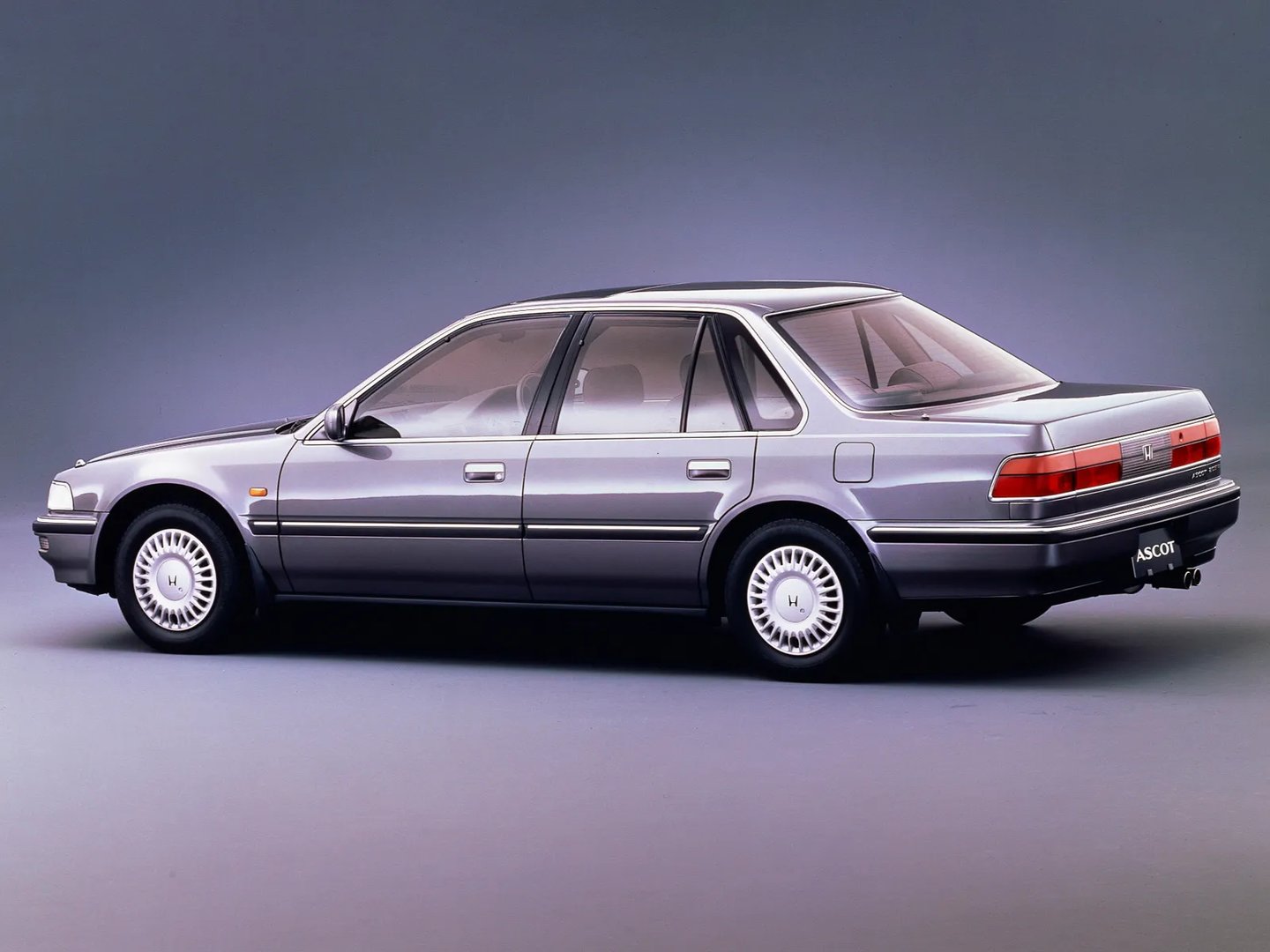 Honda_Ascot_1_generation__Sedan__3.jpg