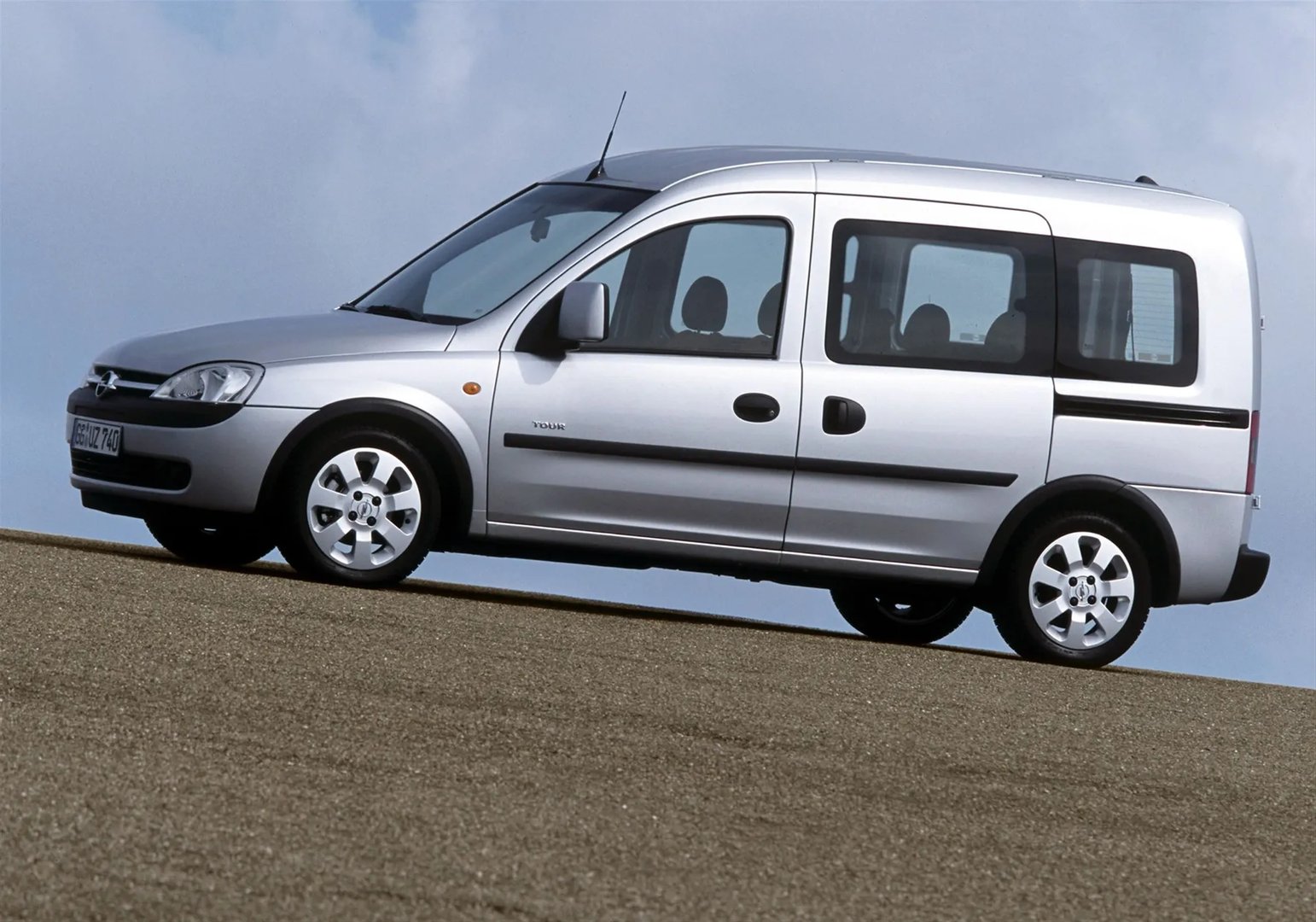 Opel_Combo_3_generation__Compact_Van__8.jpg