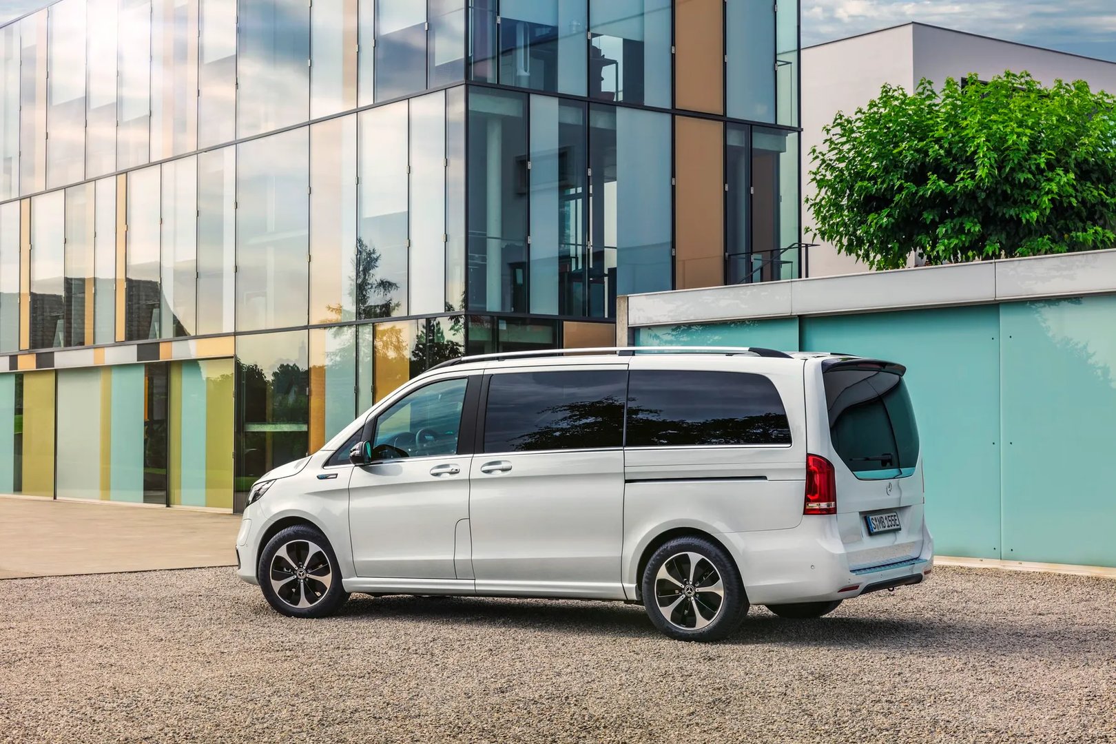 Mercedes_EQV_1_generation__Minivan__4.jpg
