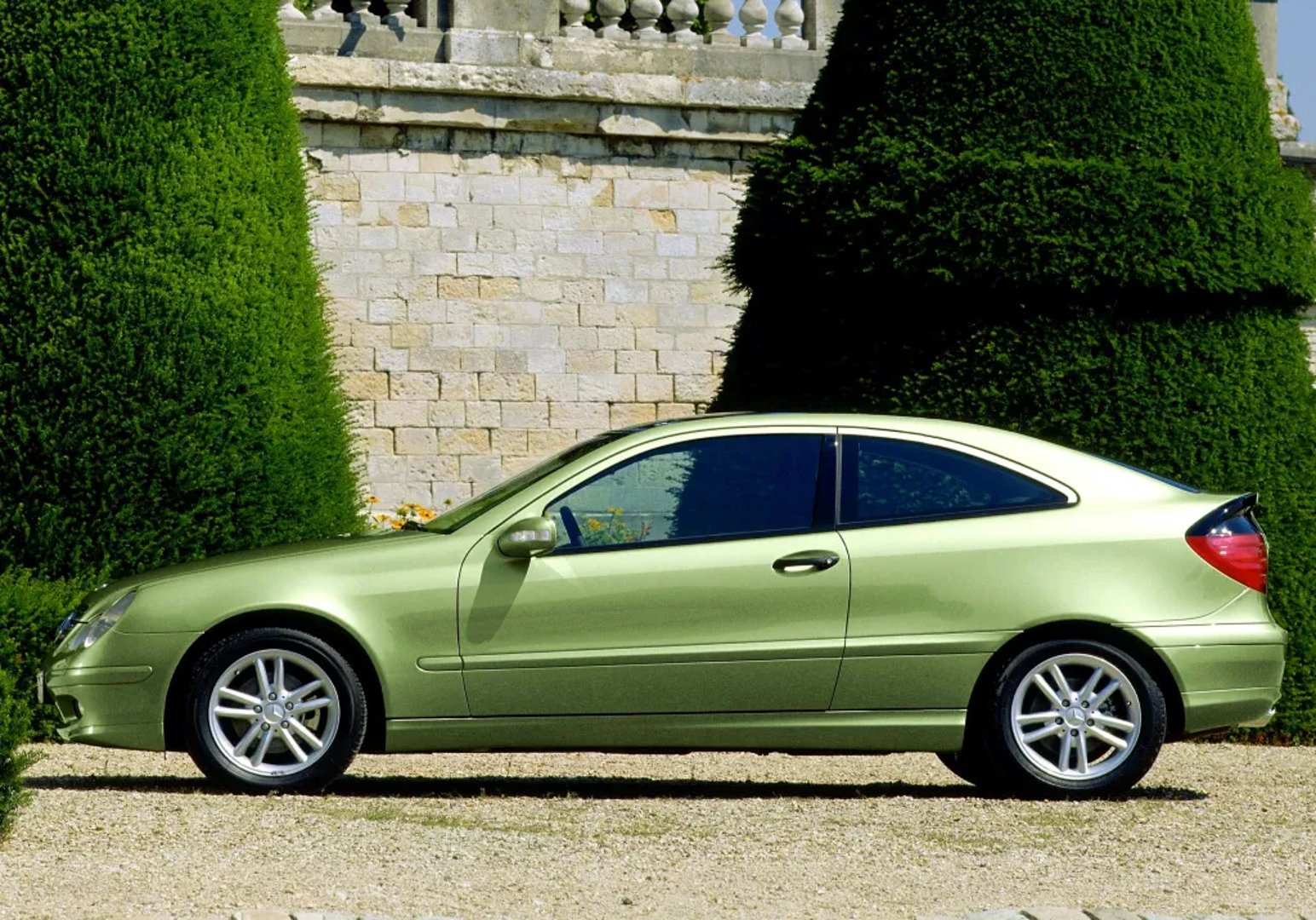 Mercedes_C-Class_2_generation__Hatchback_3-door__3.jpg