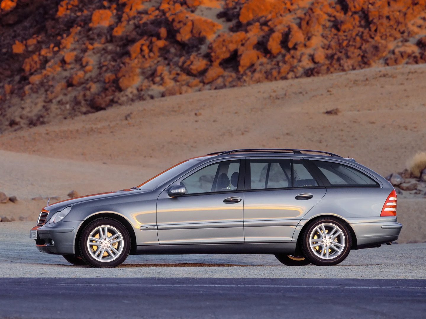 Mercedes_C-Class_2_generation__Estate_5-door__10.jpg