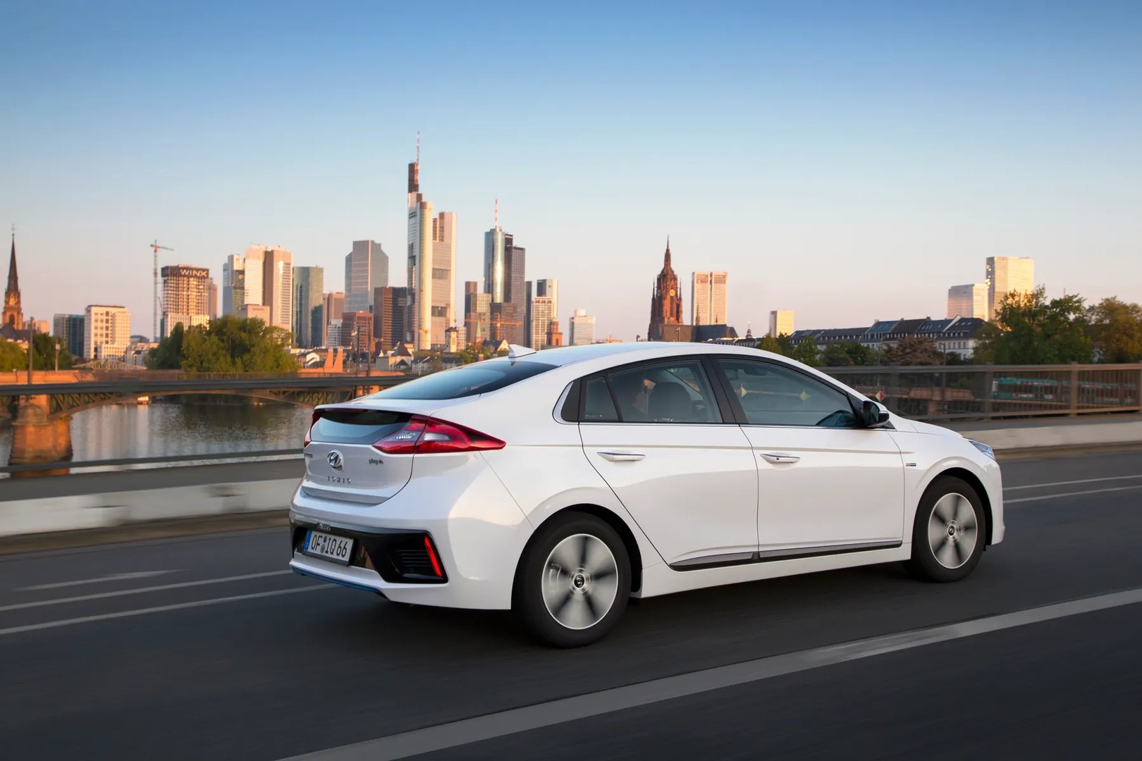 Hyundai_IONIQ_1_generation__Liftback__3.jpg