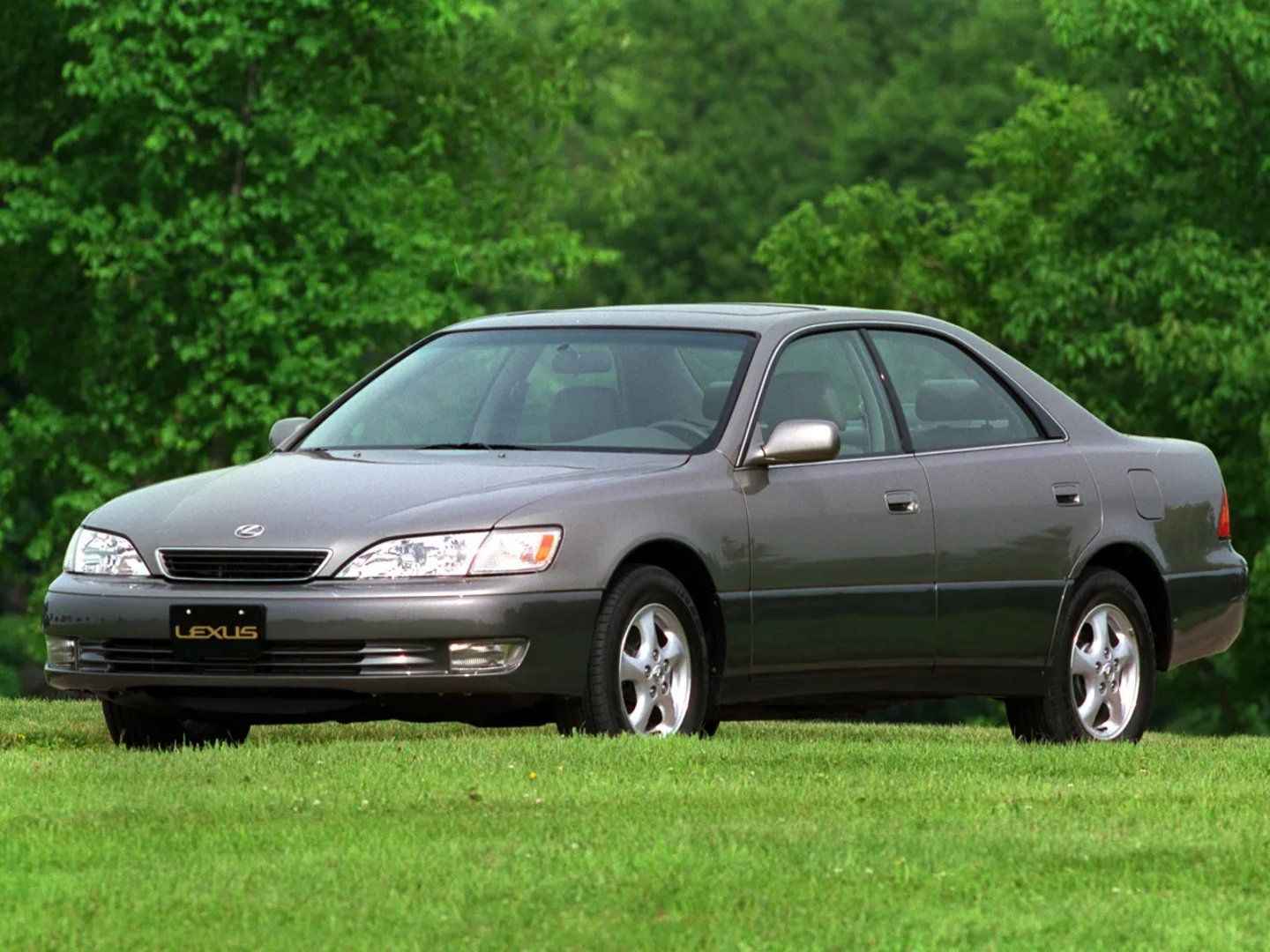 Lexus_ES_3_generation__Sedan__1.jpg