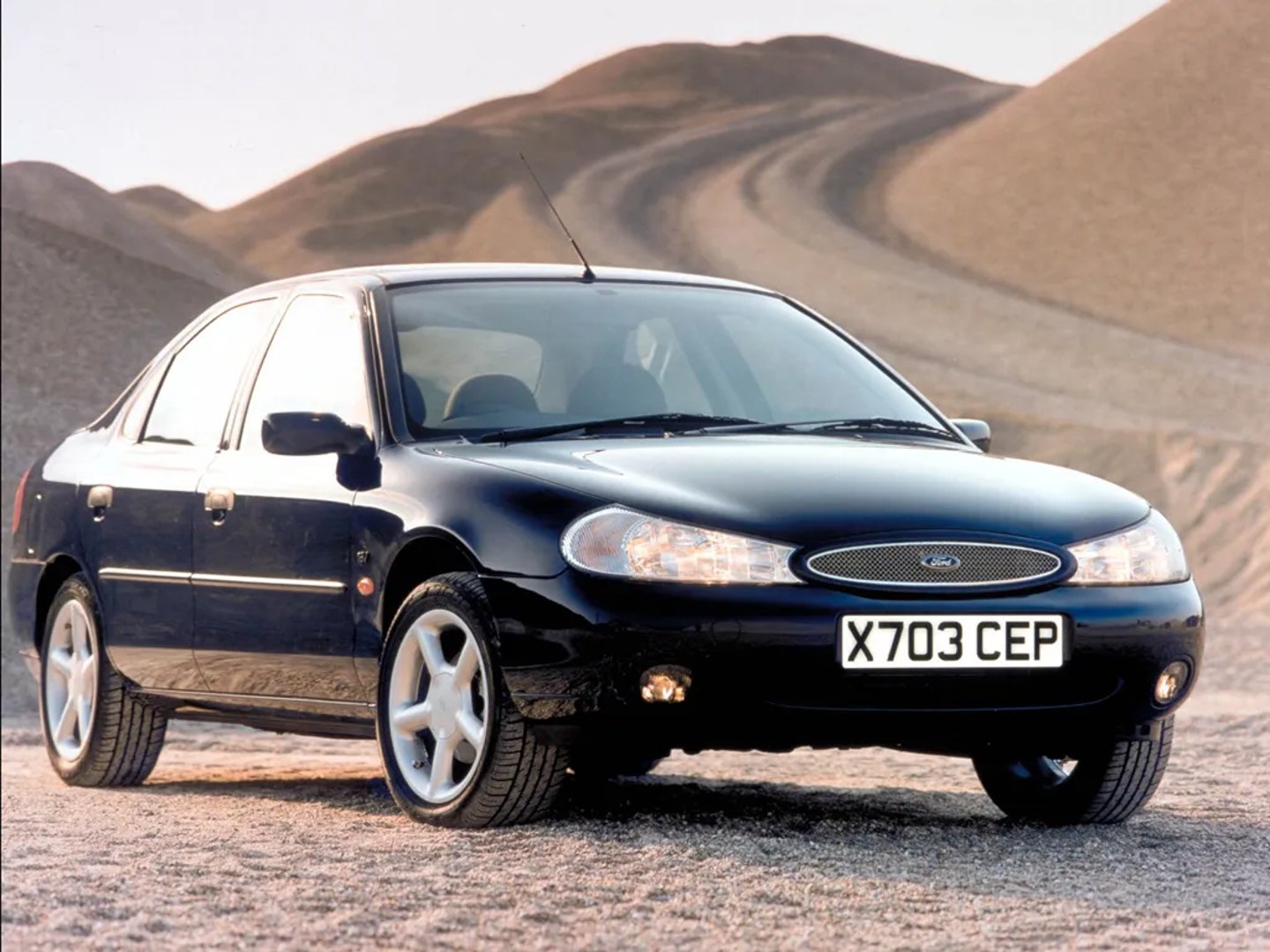 Ford_Mondeo_2_generation__Liftback__2.jpg