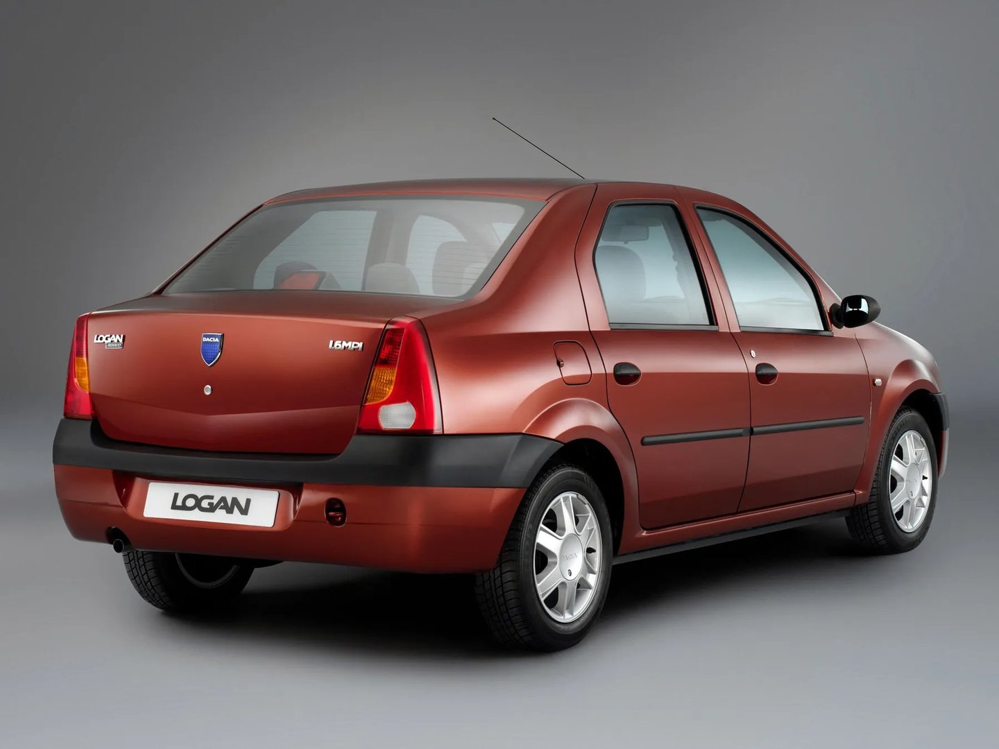 Dacia_Logan_1_generation__Sedan__2.jpg