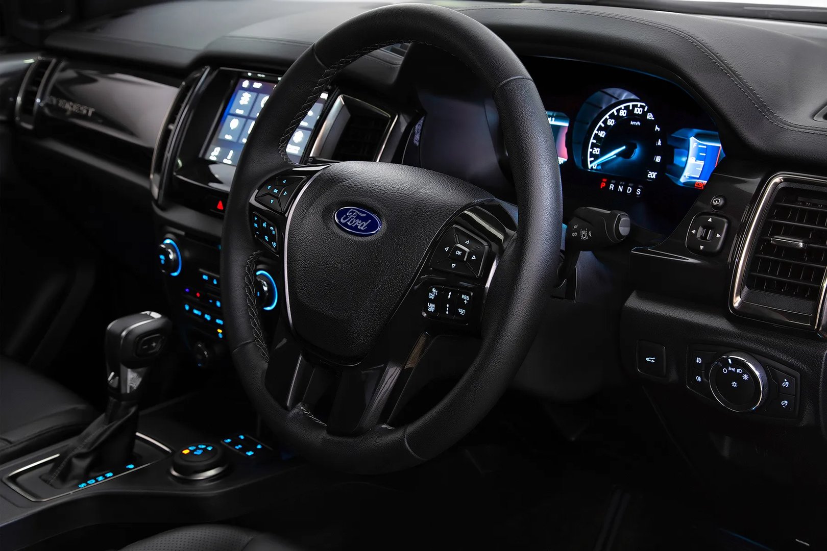 Ford_Everest_2_generation__SUV_5-doors__8.jpg