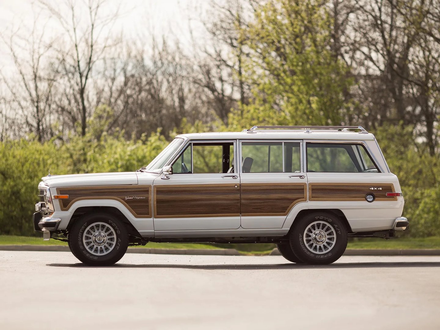 Jeep_Grand_Wagoneer_1_generation__SUV_5-doors__11.jpg