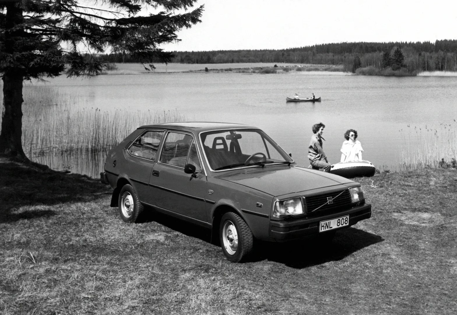 Volvo_300_Series_1_generation__Hatchback_3-door__4.jpg