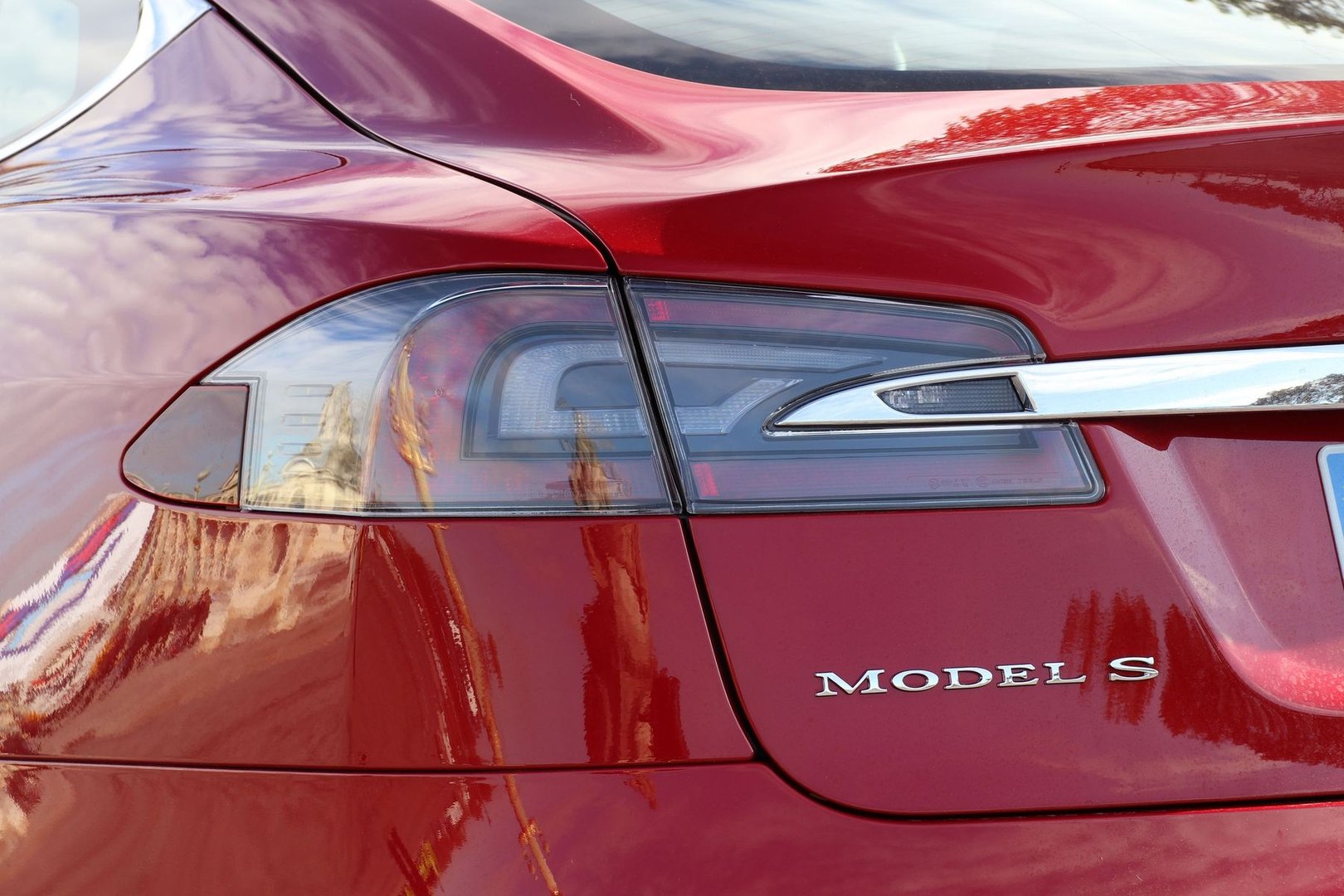 tesla_Model_S_1_generation_restyling__Liftback__7.jpg