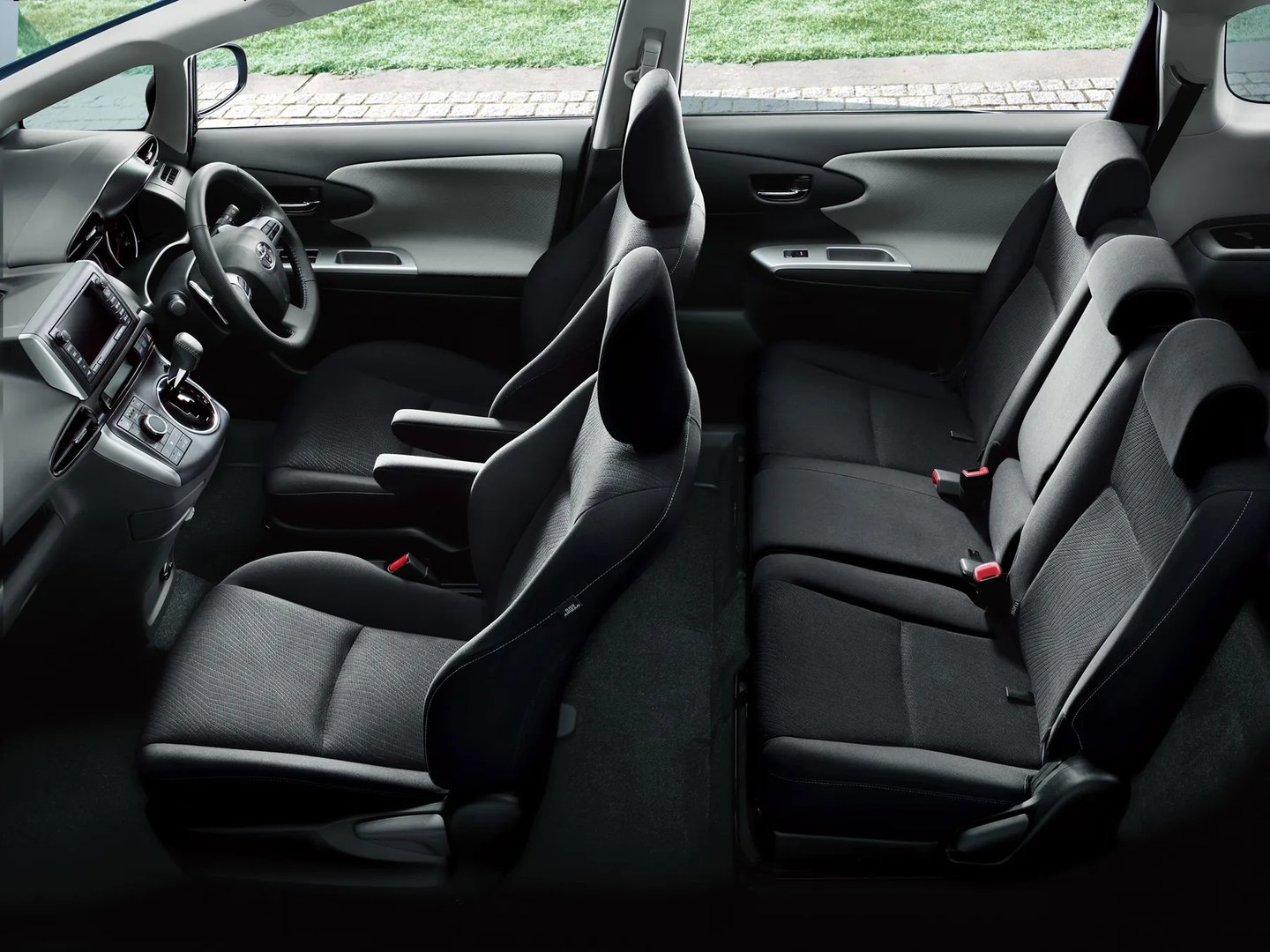 Toyota_Wish_2_generation__Minivan__9.jpg