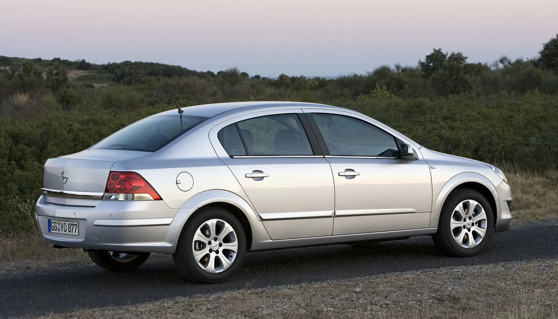 Opel_Astra_3_generation_restyling__Sedan__11.jpg