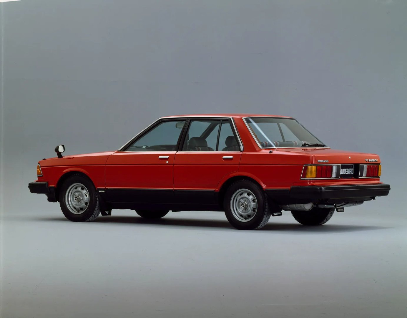 Nissan_Bluebird_6_generation__Sedan__1.jpg