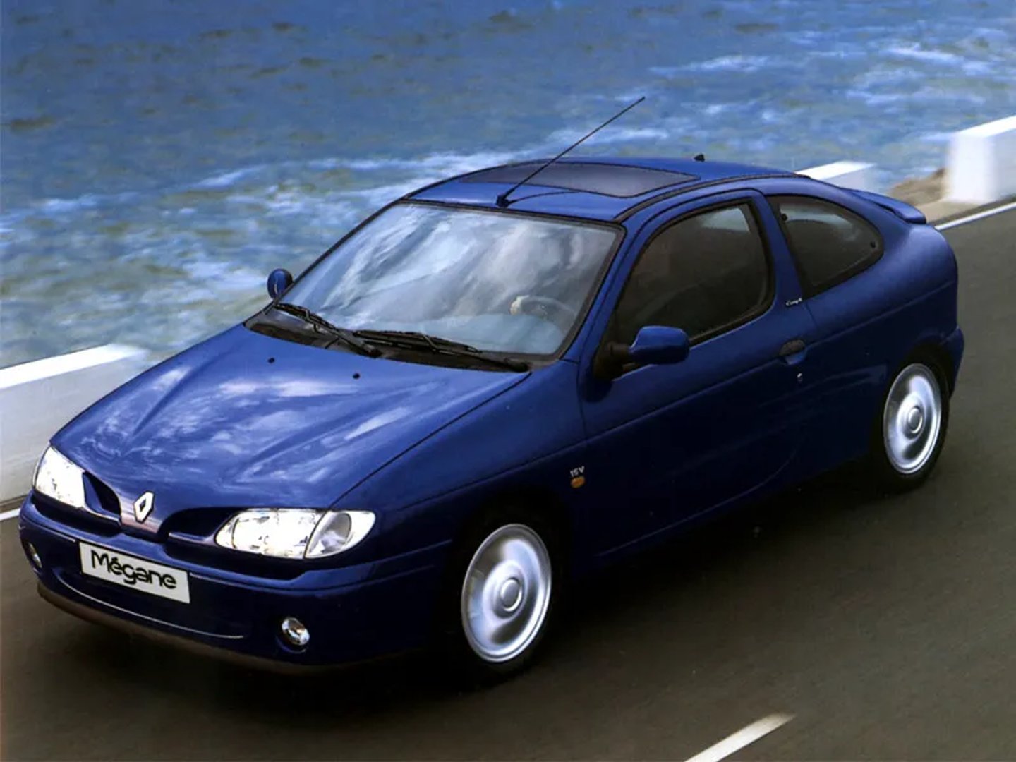 Renault_Megane_1_generation__Coupe__10.jpg