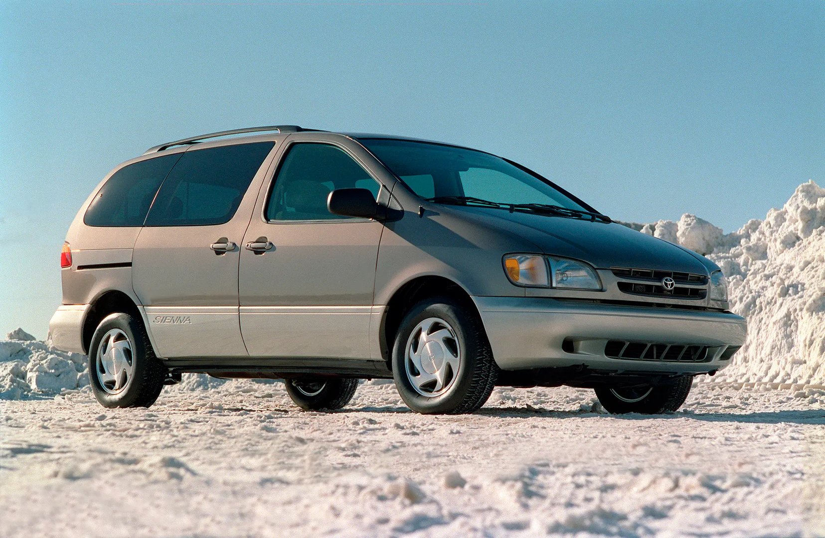 Toyota_Sienna_1_generation__Minivan__11.jpg