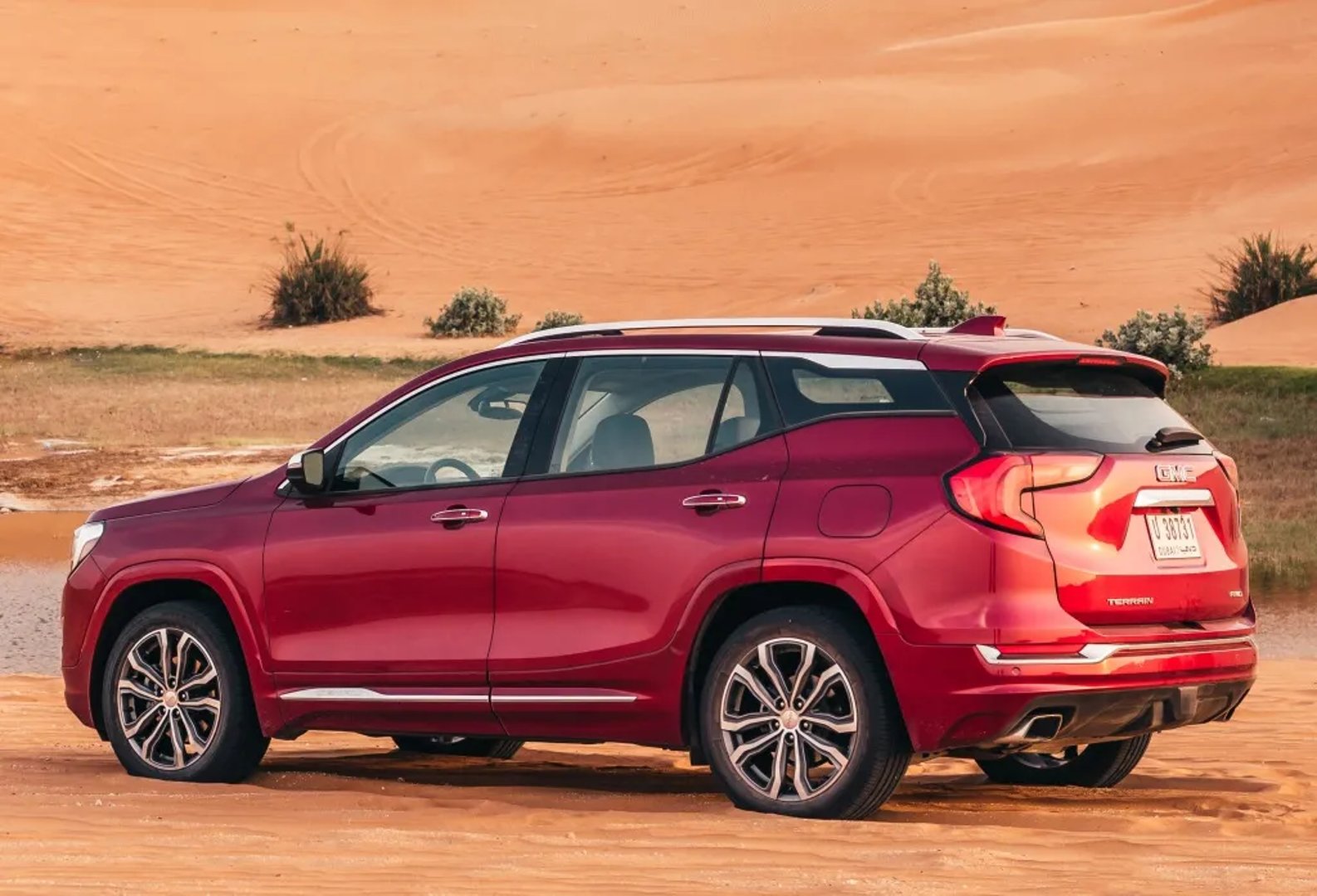 GMC_Terrain_2_generation__SUV_5-doors__2.jpg
