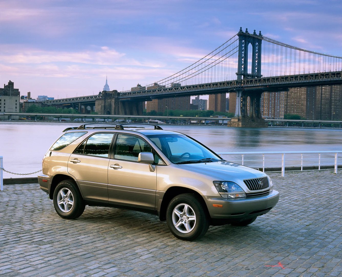 Lexus_RX_1_generation__SUV_5-doors__11.jpg