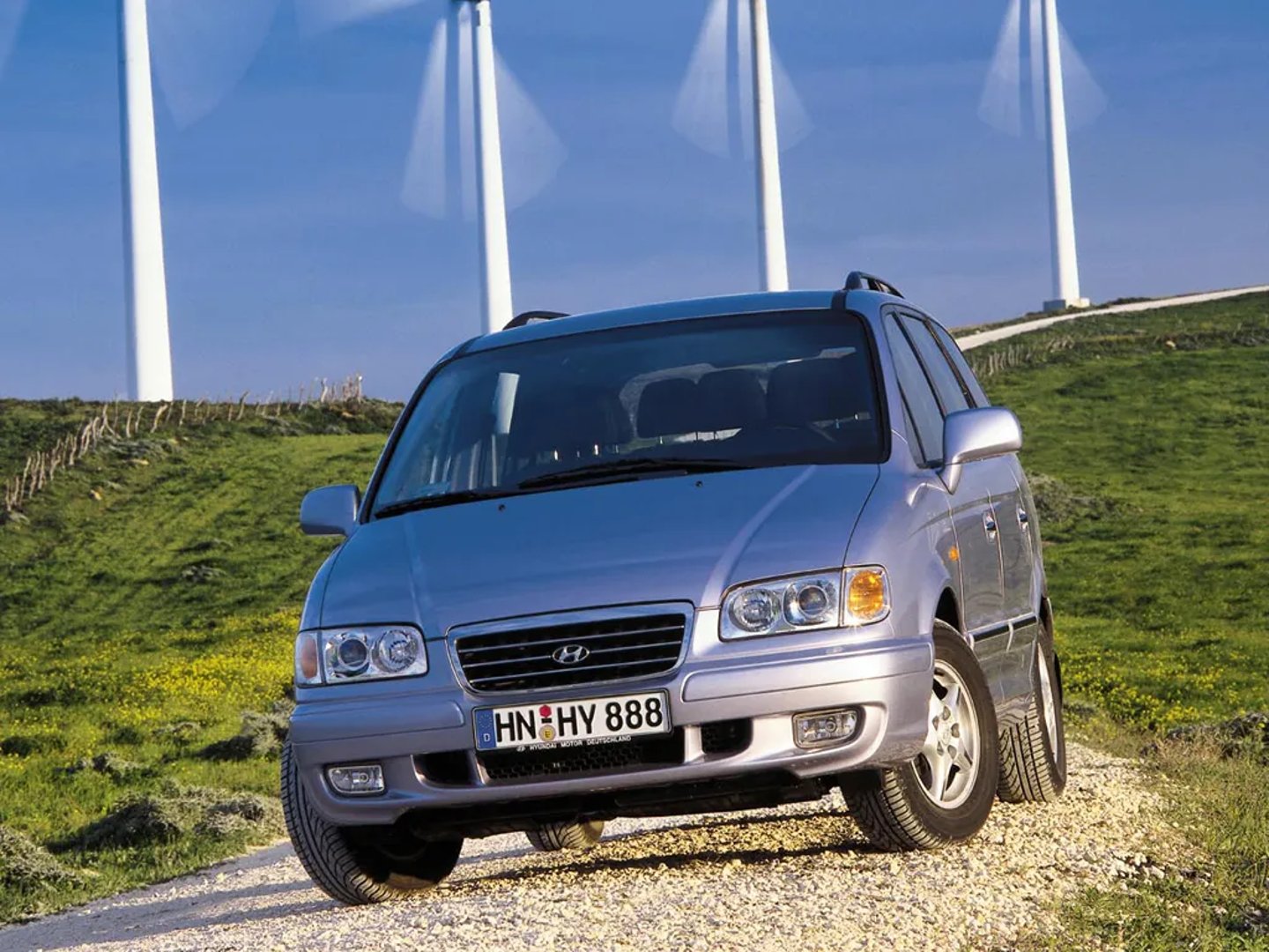 Hyundai_Trajet_1_generation__Compact_Van__4.jpg