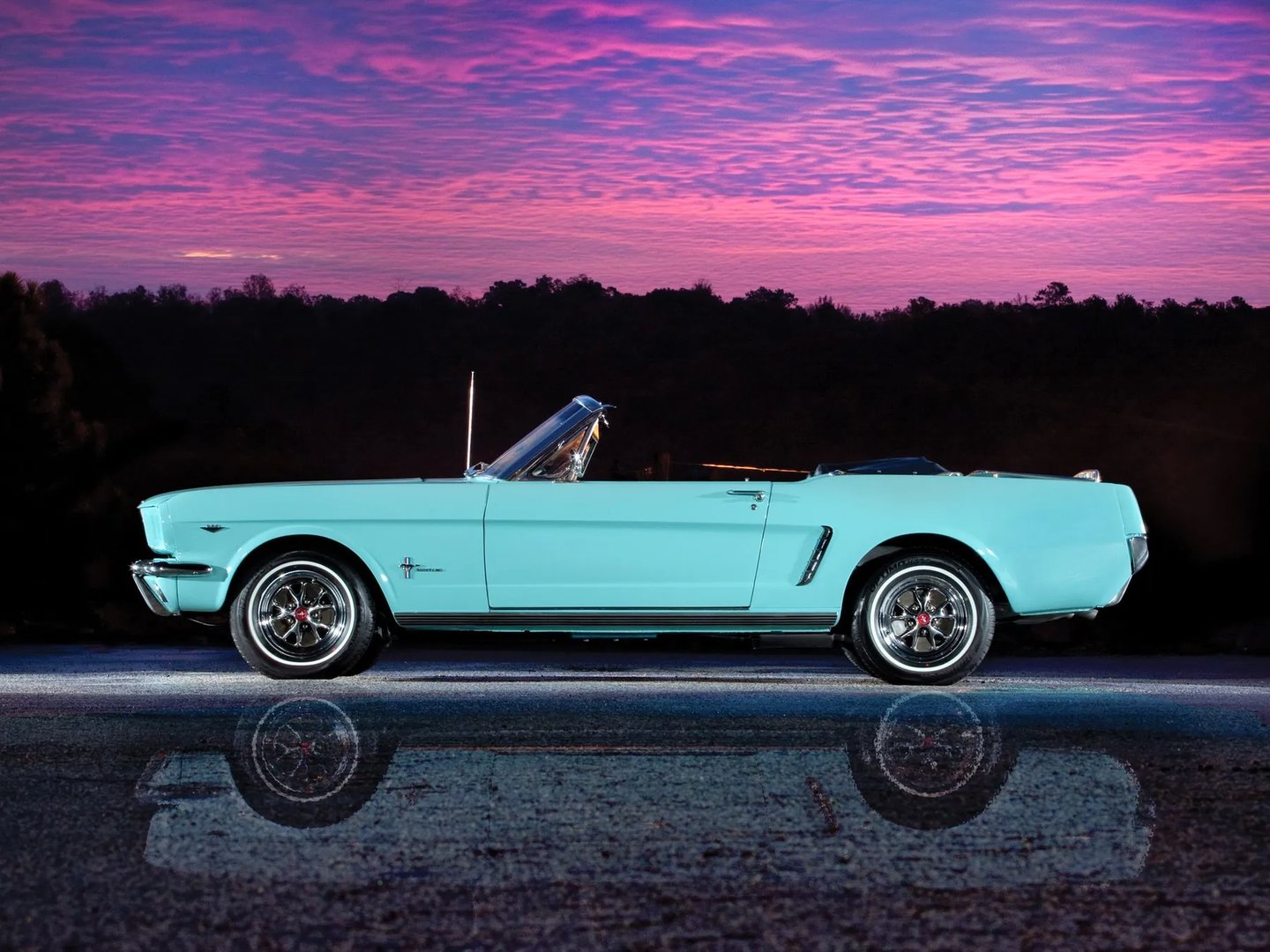 Ford_Mustang_1_generation__Cabrio__2.jpg