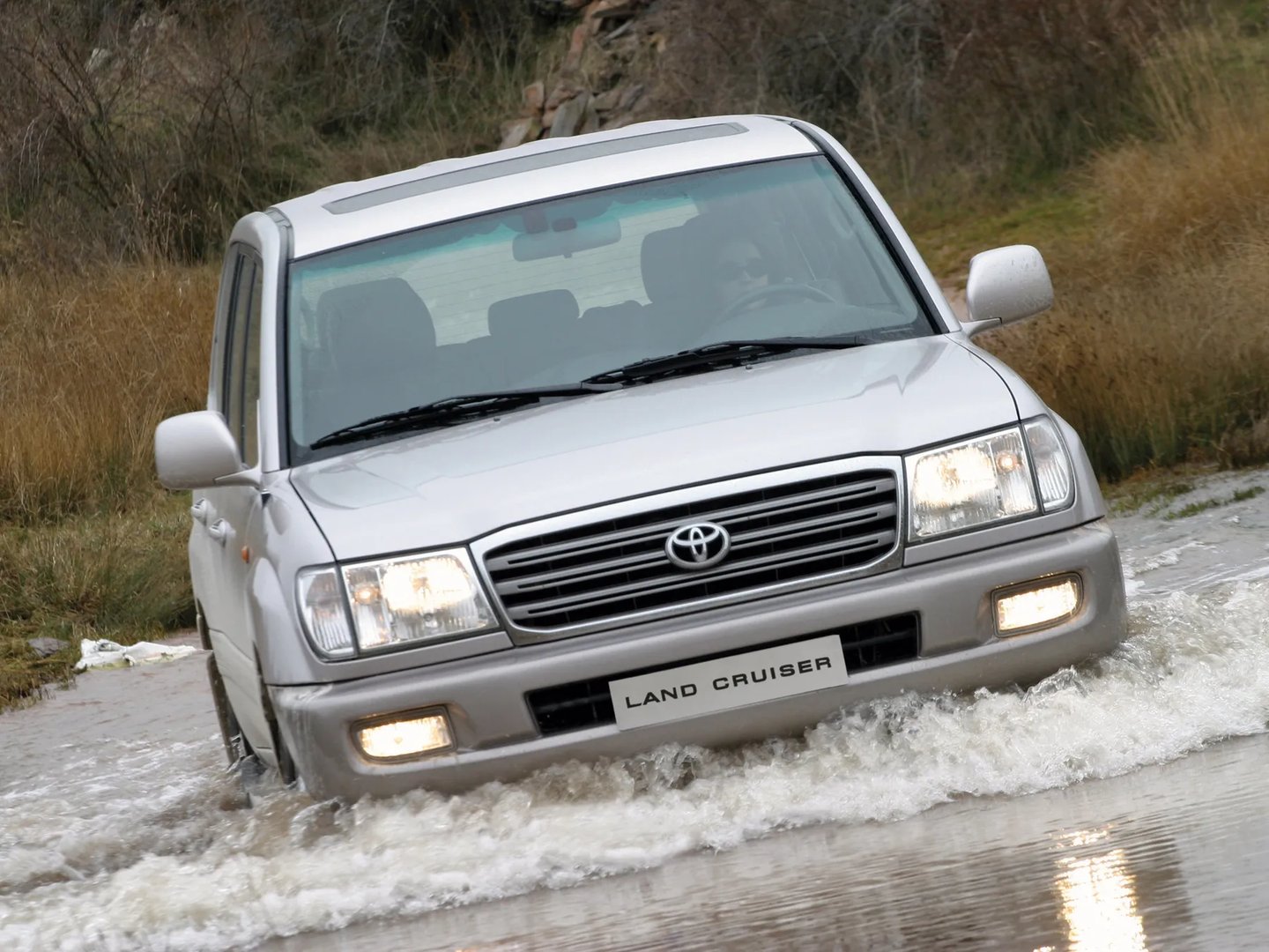 Toyota_LC_10_generation_restyling__SUV_5-doors__9.jpg