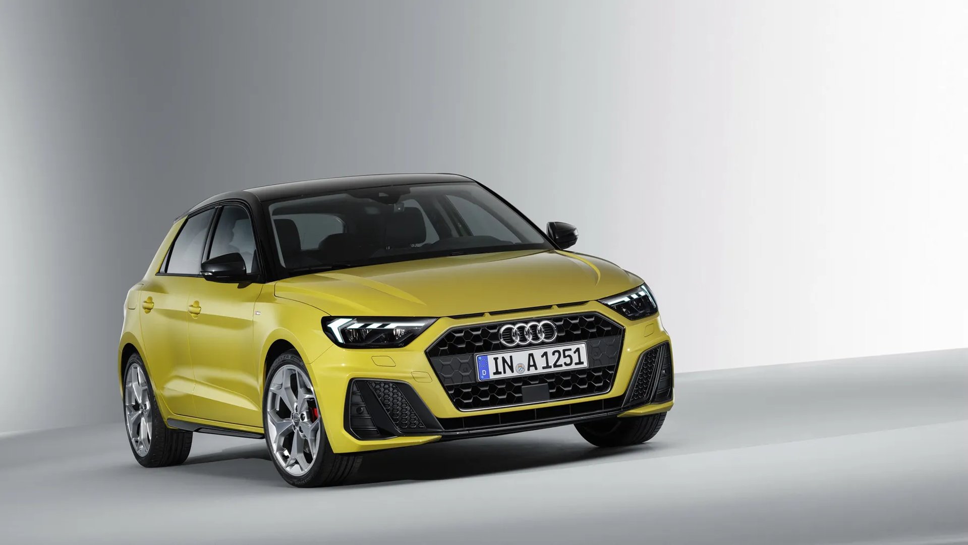 Audi_A1_2_generation__Mini_5-doors__12.jpg